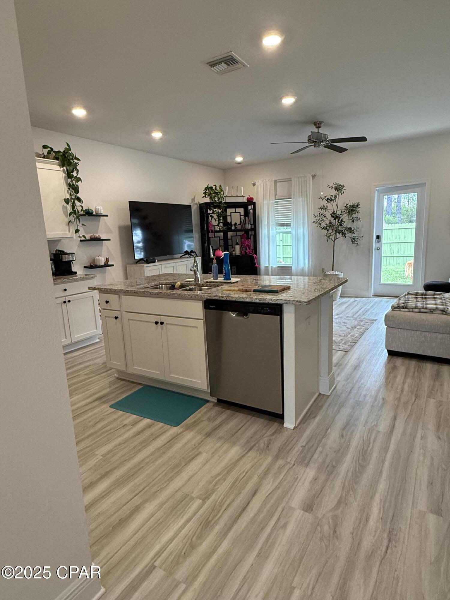 Image 3 For 467 Melrose Way