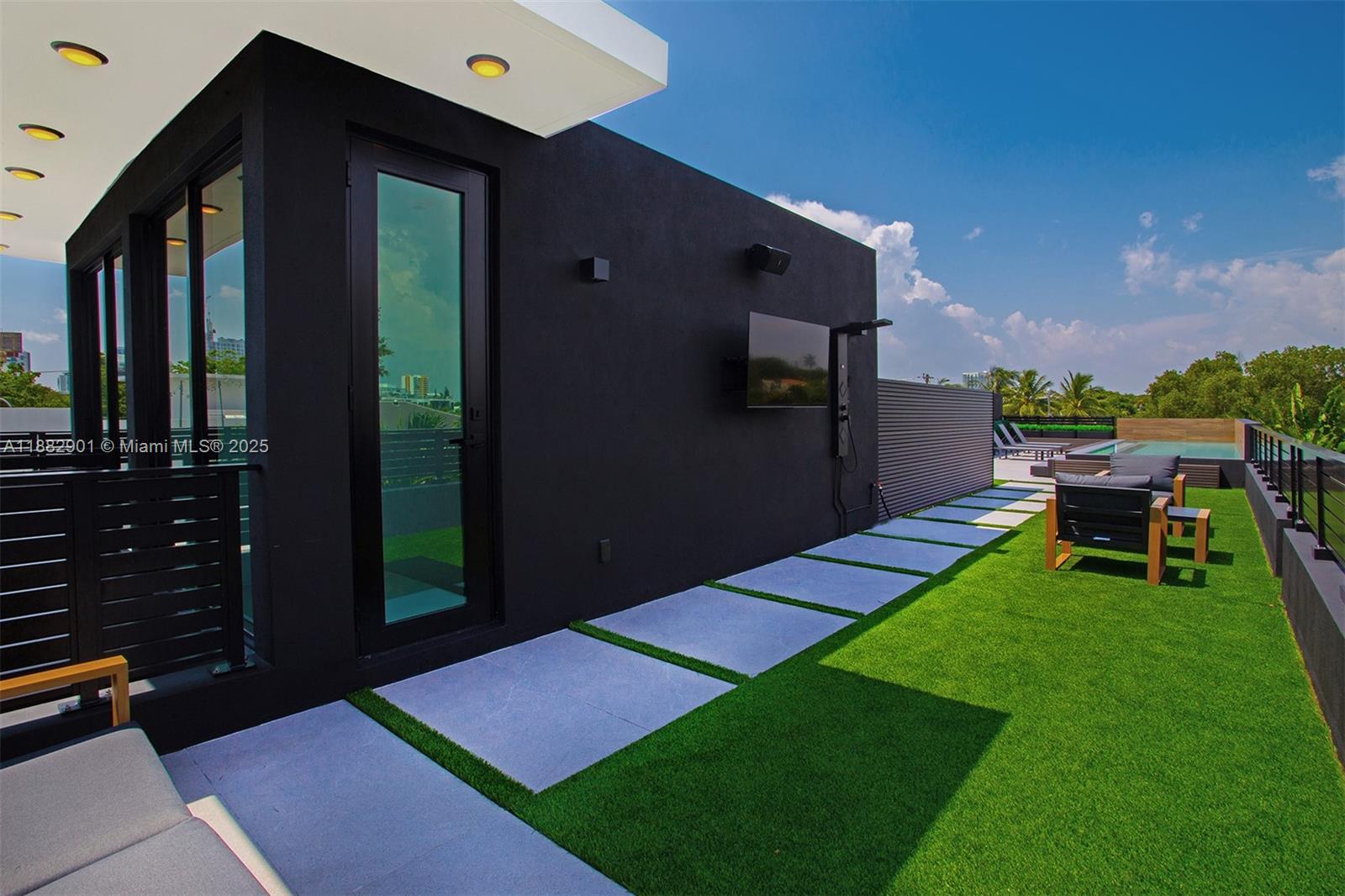 Property photo # 9