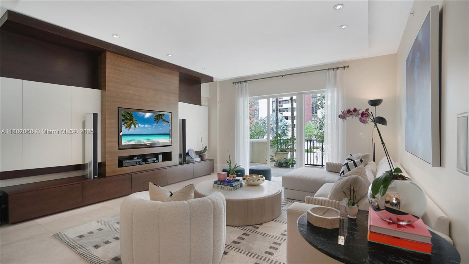 642 Valencia Ave 207