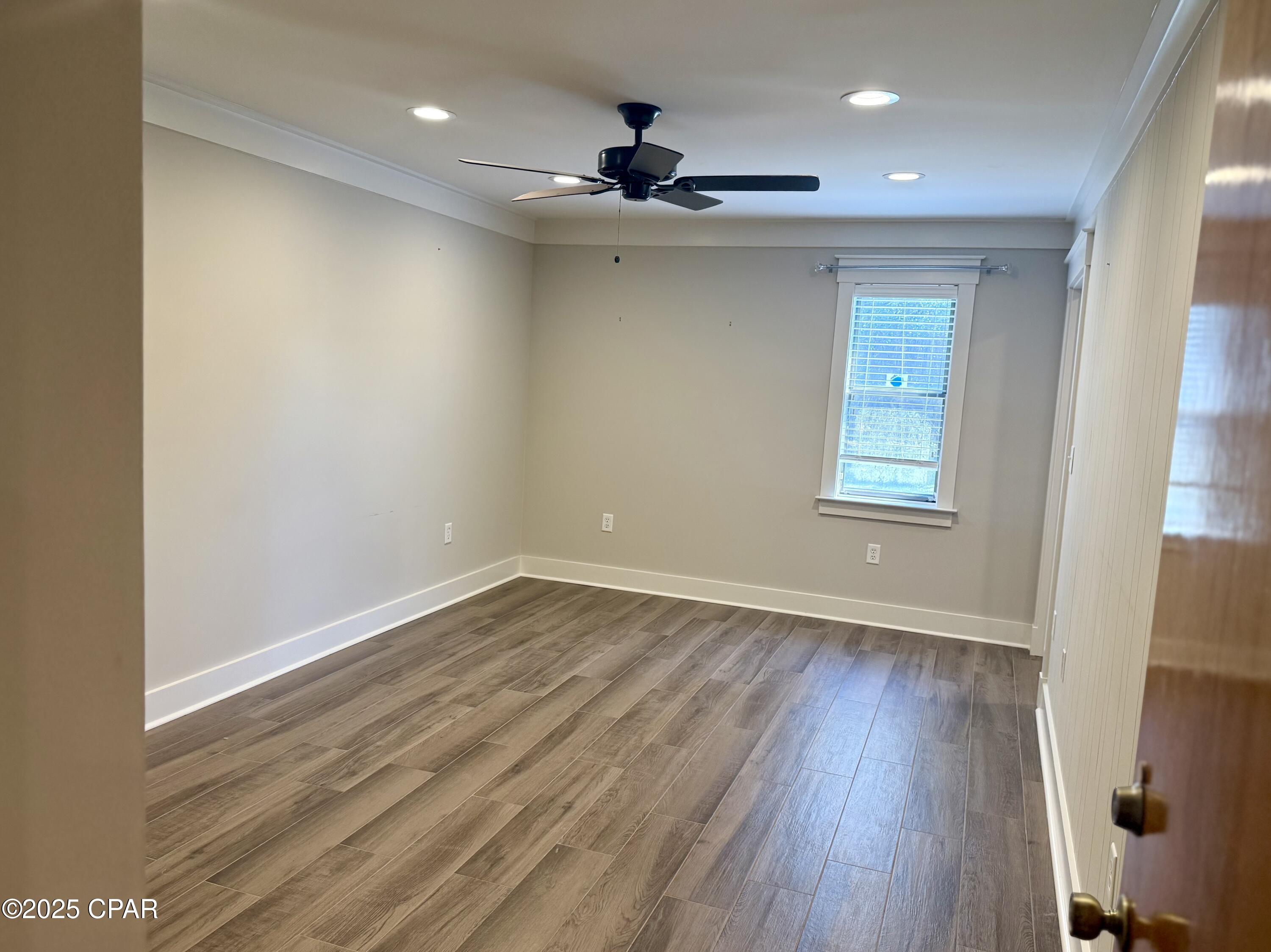 Image 6 For 121 Gwyn Drive E