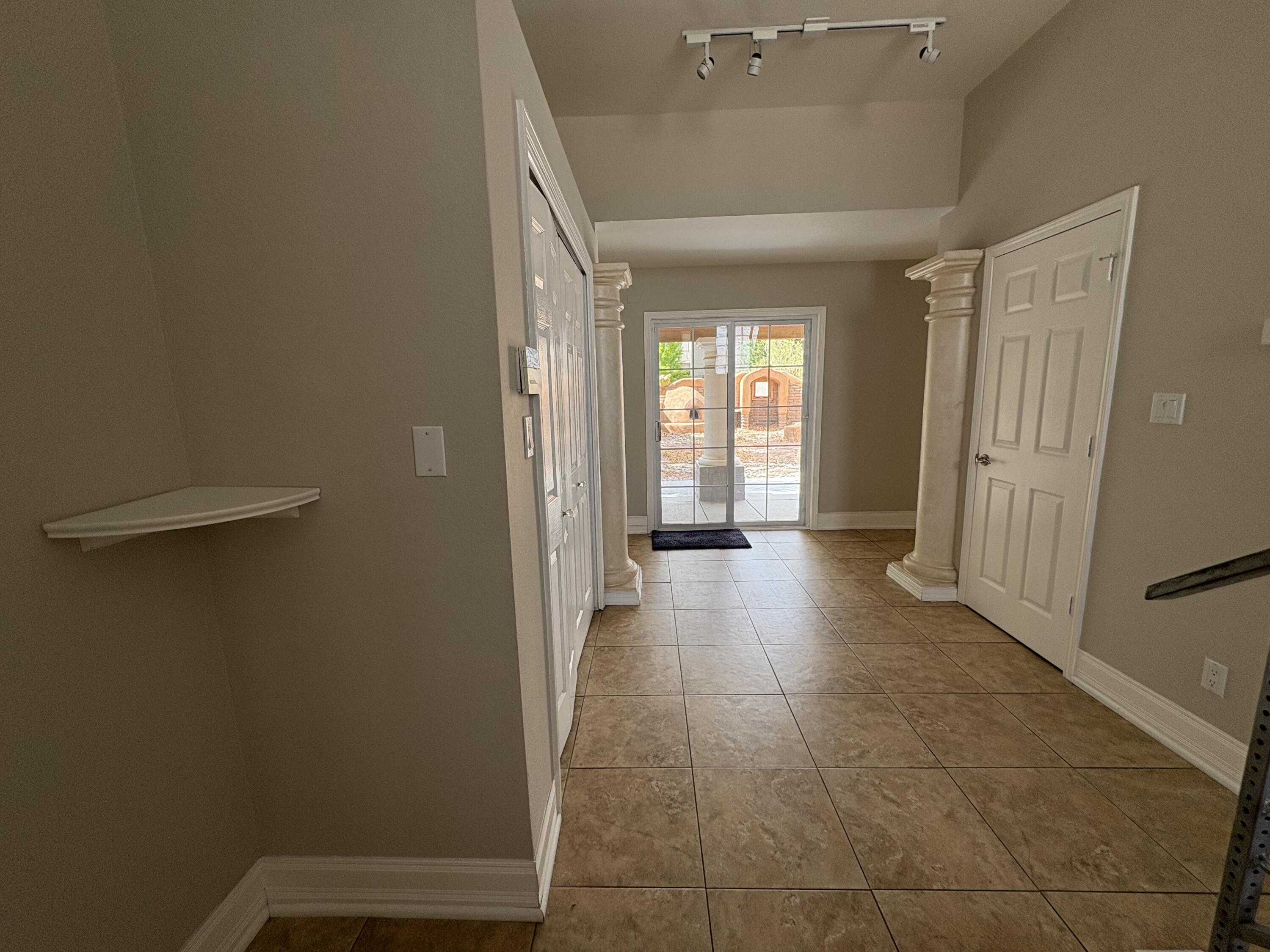 8612 Eagle Rock Avenue NE 