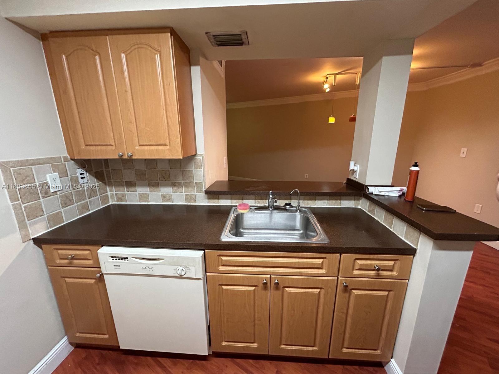 Las Brisas@ Country Club