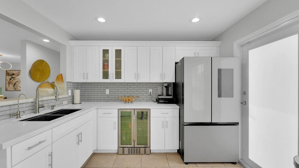 Photo 12 of home located at 713 NW 6th St, Hallandale Beach FL