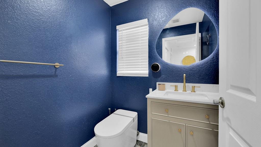 Photo 23 of home located at 713 NW 6th St, Hallandale Beach FL