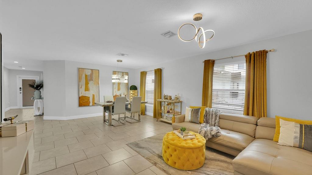 Photo 3 of home located at 713 NW 6th St, Hallandale Beach FL