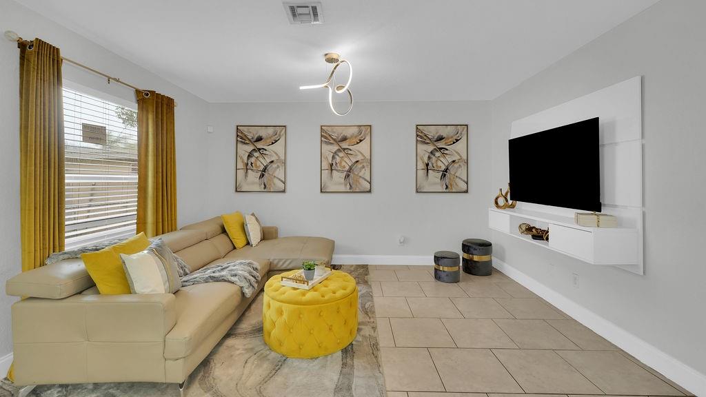 Photo 4 of home located at 713 NW 6th St, Hallandale Beach FL