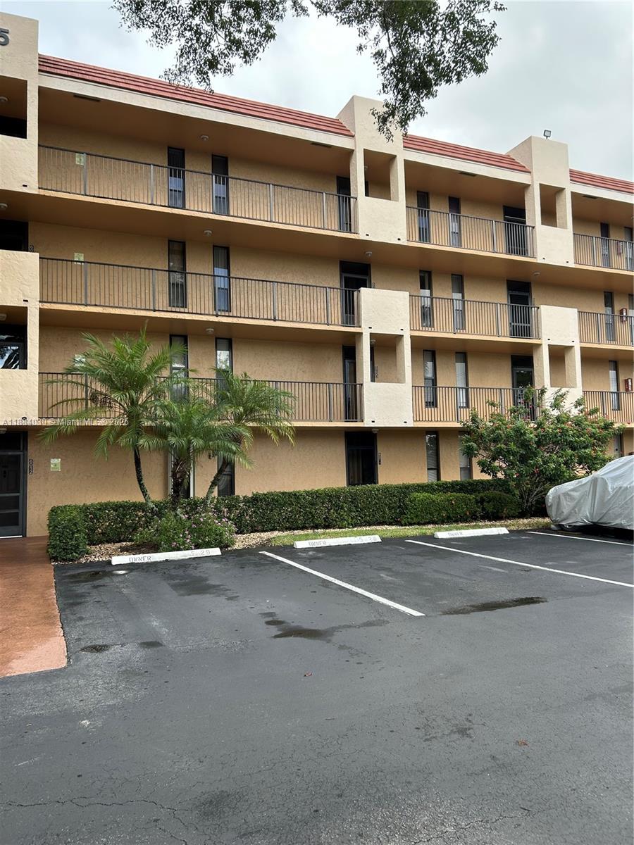 6011 Coral Lake Dr Unit 111, Margate, Florida 33063