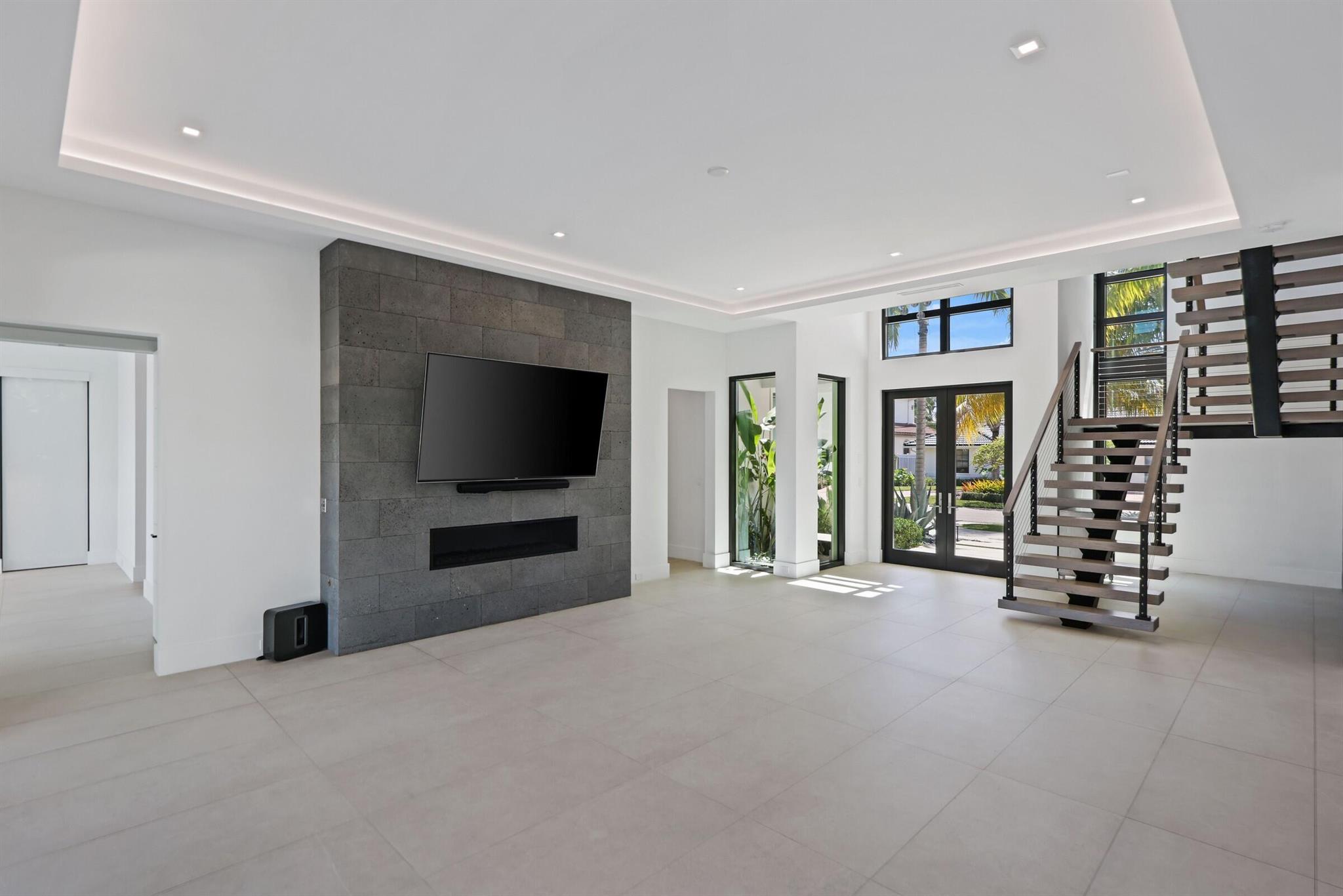 Photo 9 of home located at 933 Allamanda Drive, Delray Beach FL