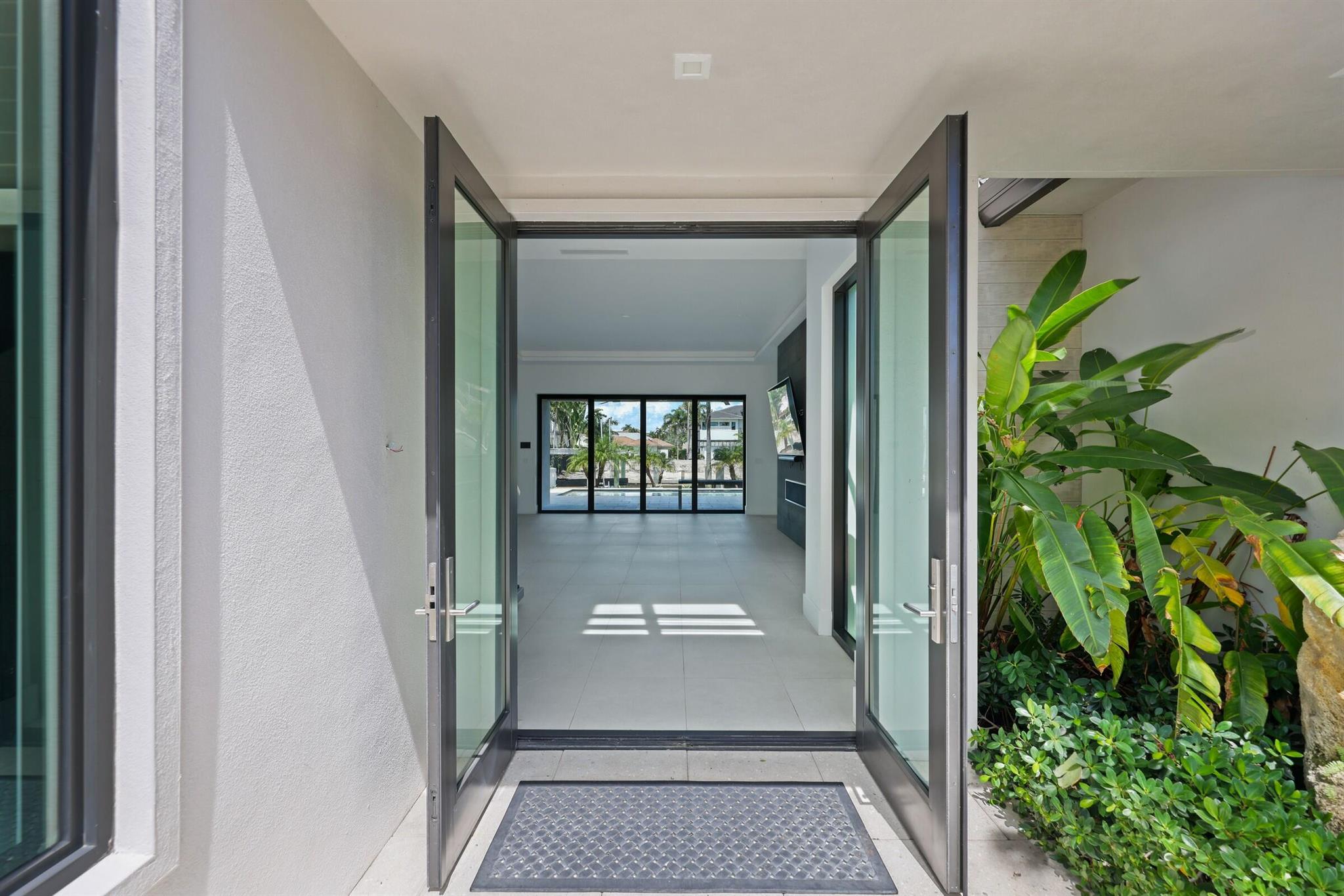 Photo 3 of home located at 933 Allamanda Drive, Delray Beach FL