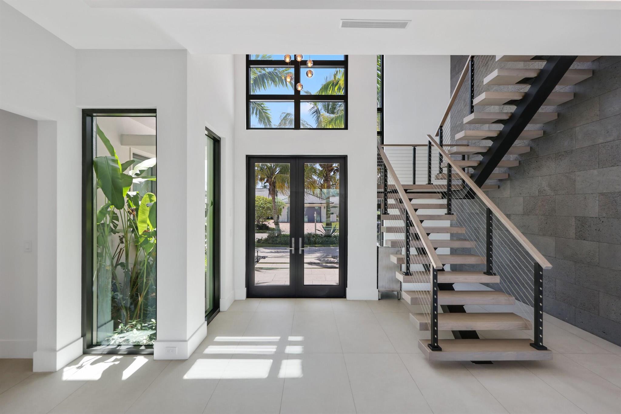 Photo 4 of home located at 933 Allamanda Drive, Delray Beach FL