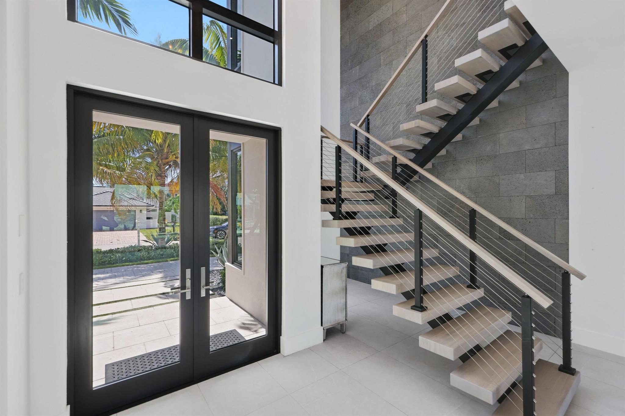 Photo 5 of home located at 933 Allamanda Drive, Delray Beach FL