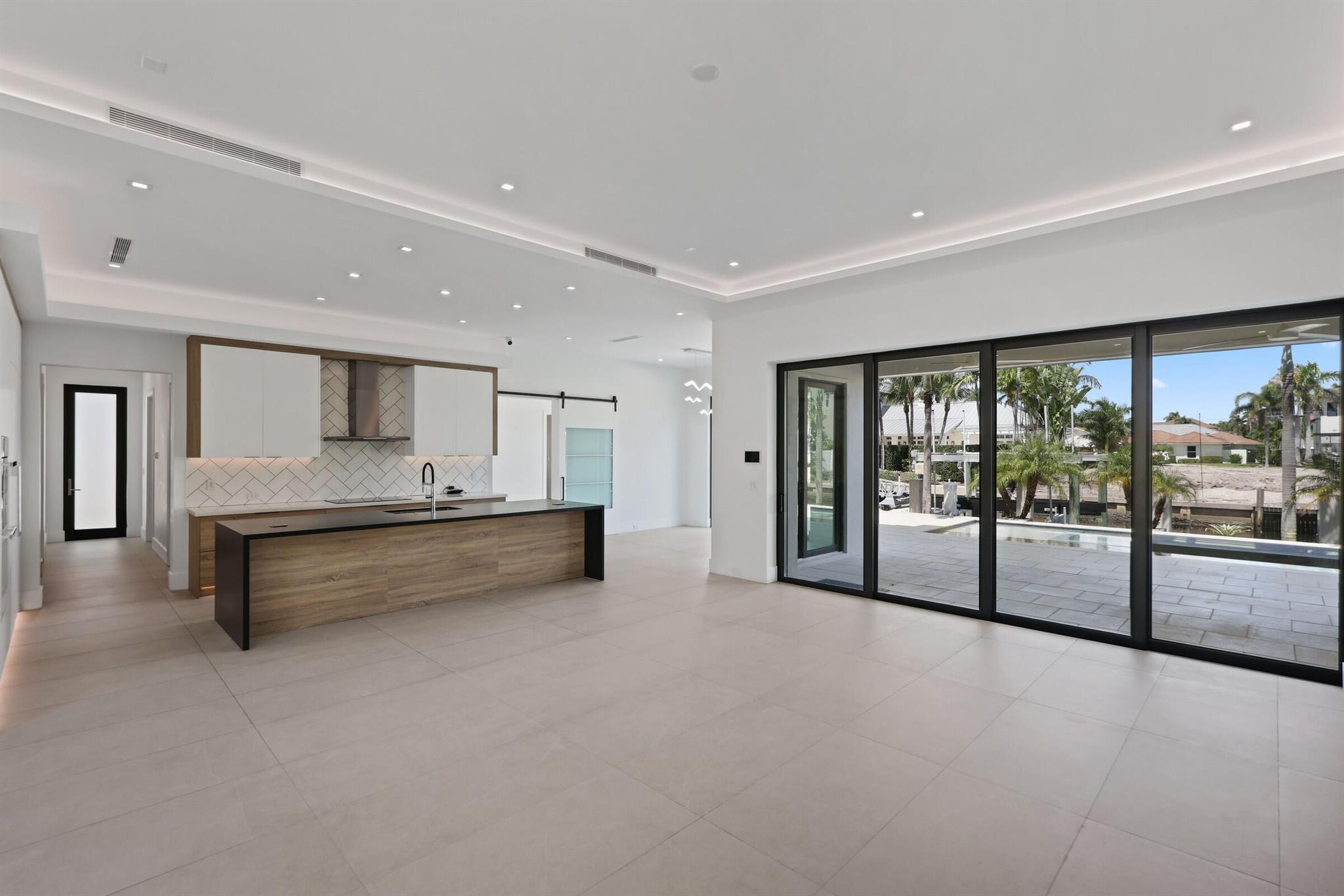 Photo 8 of home located at 933 Allamanda Drive, Delray Beach FL