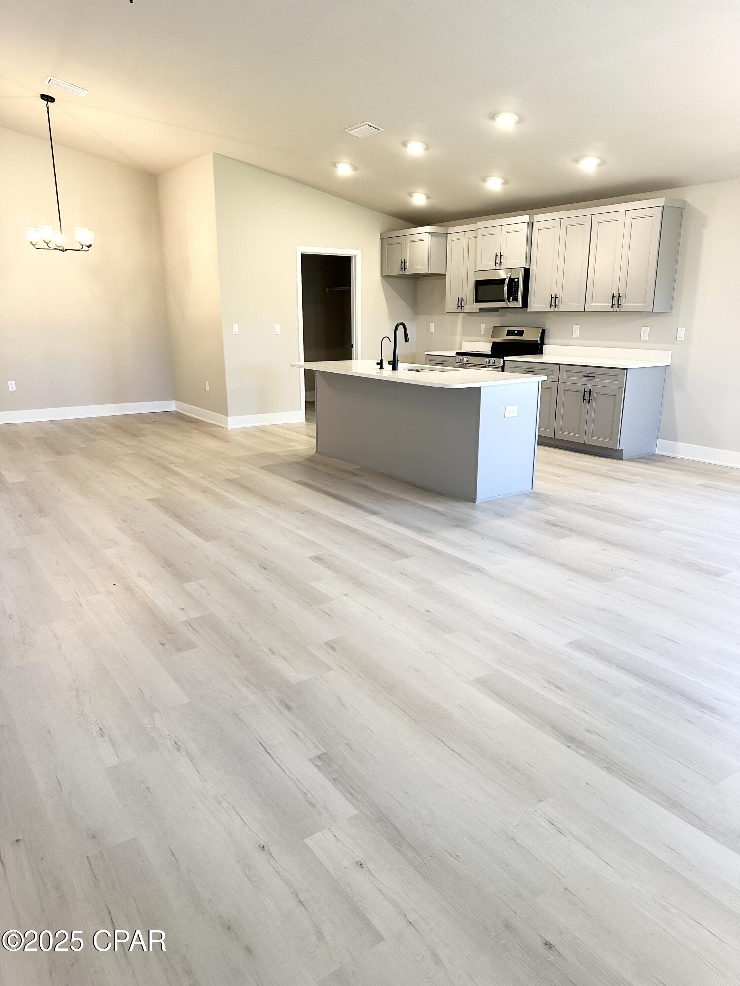 _gvcdv6kbi2kzu7_gbyksxtfcj8 17_oefqawy01qh0