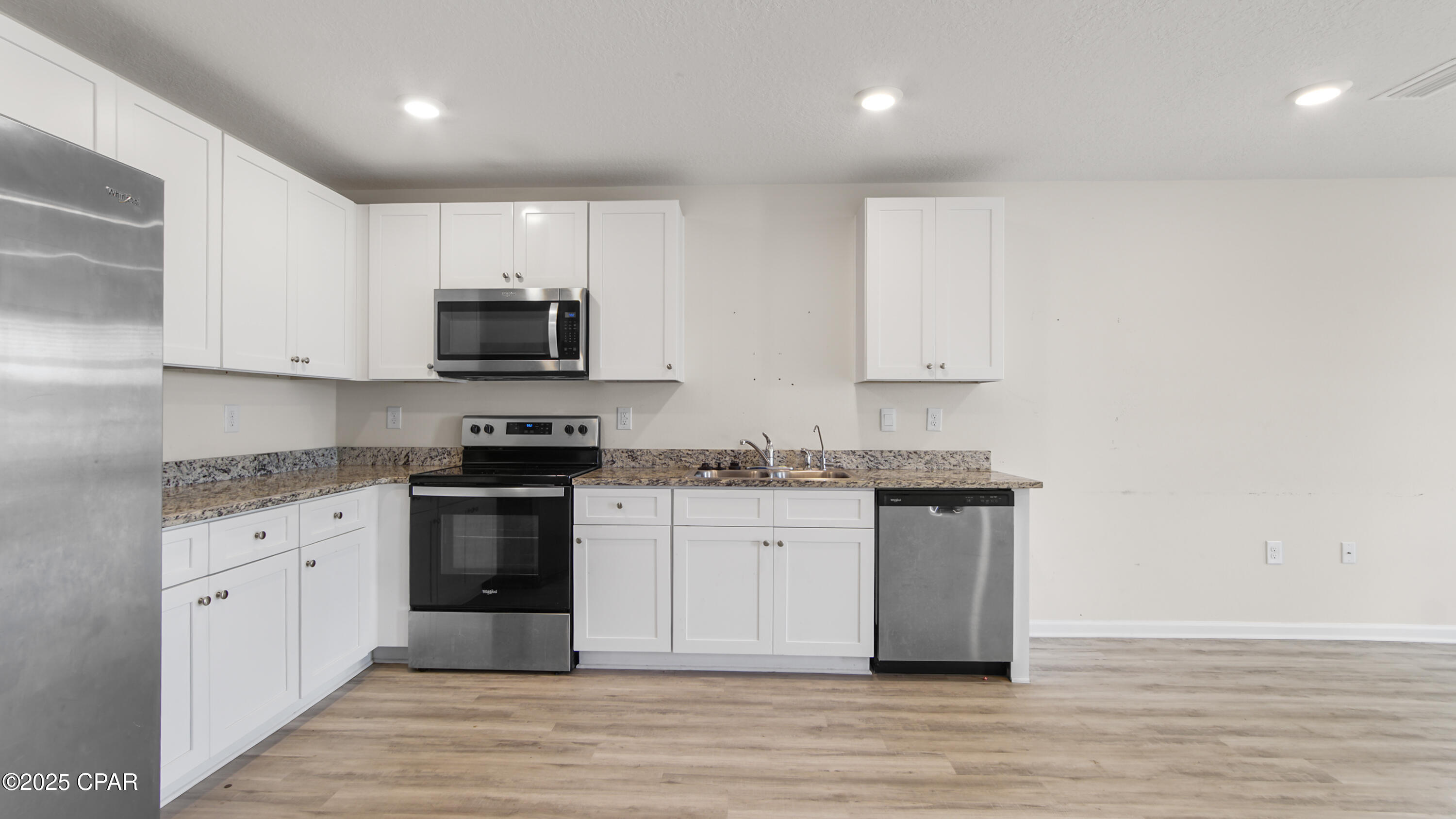 Fbymldgvmair1qnj8bgwuka0garvma00kggurczb J4