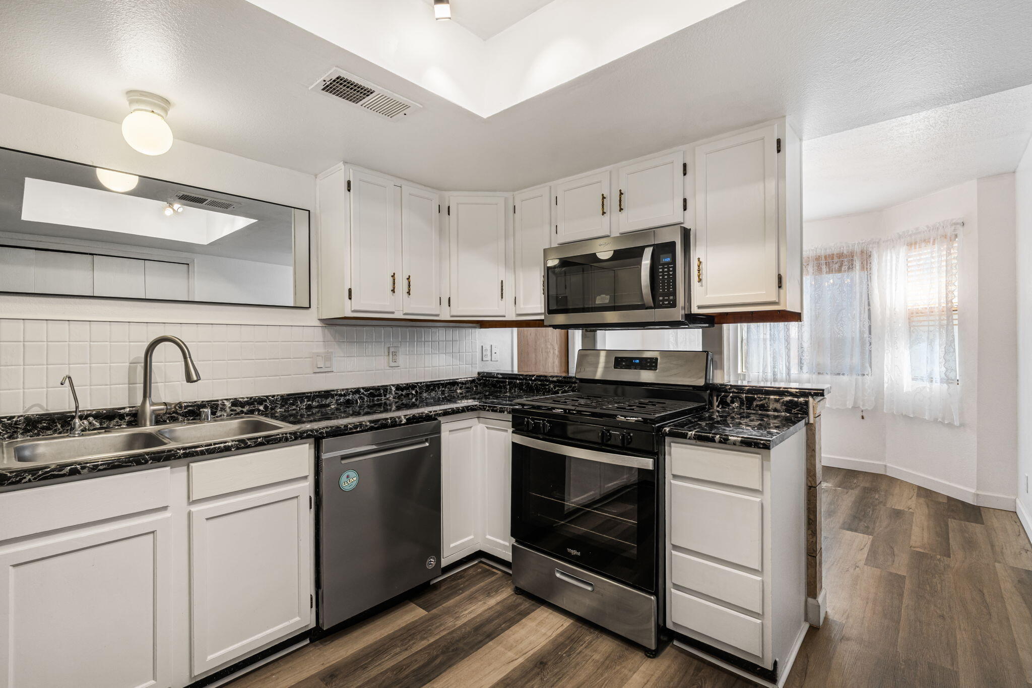 4940 ZIRCONIA Drive NE 