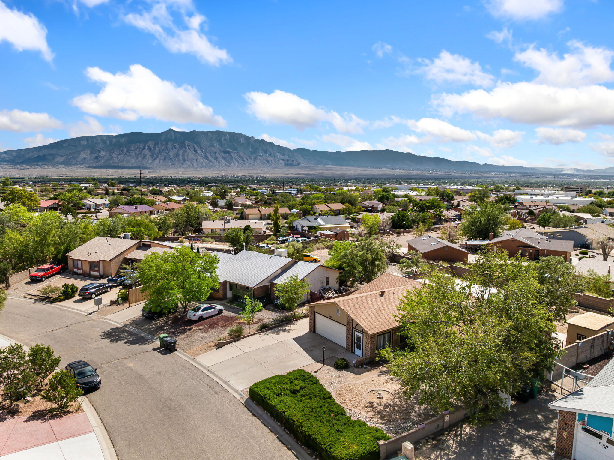 4940 ZIRCONIA Drive NE 