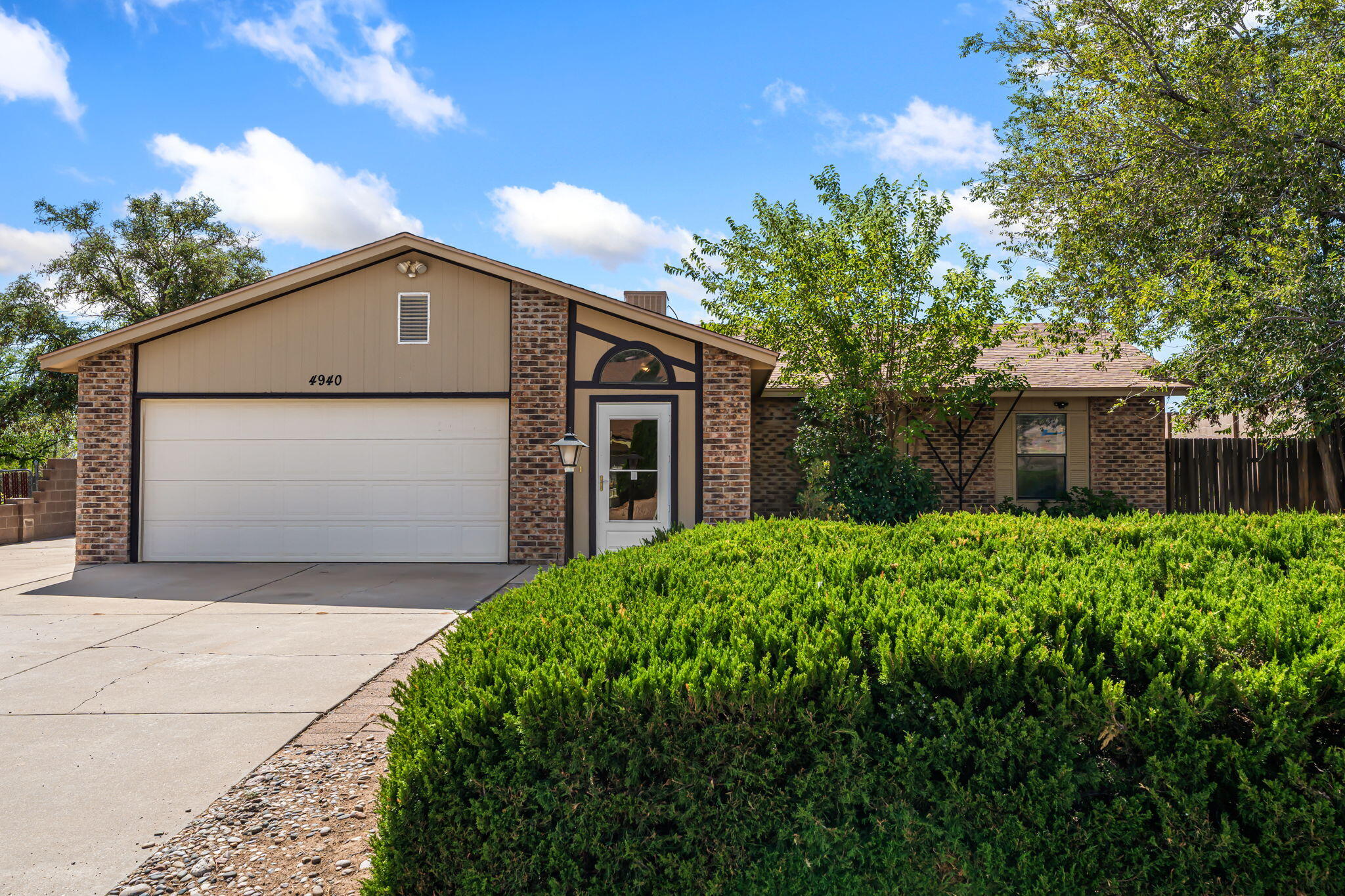 4940 ZIRCONIA Drive NE 