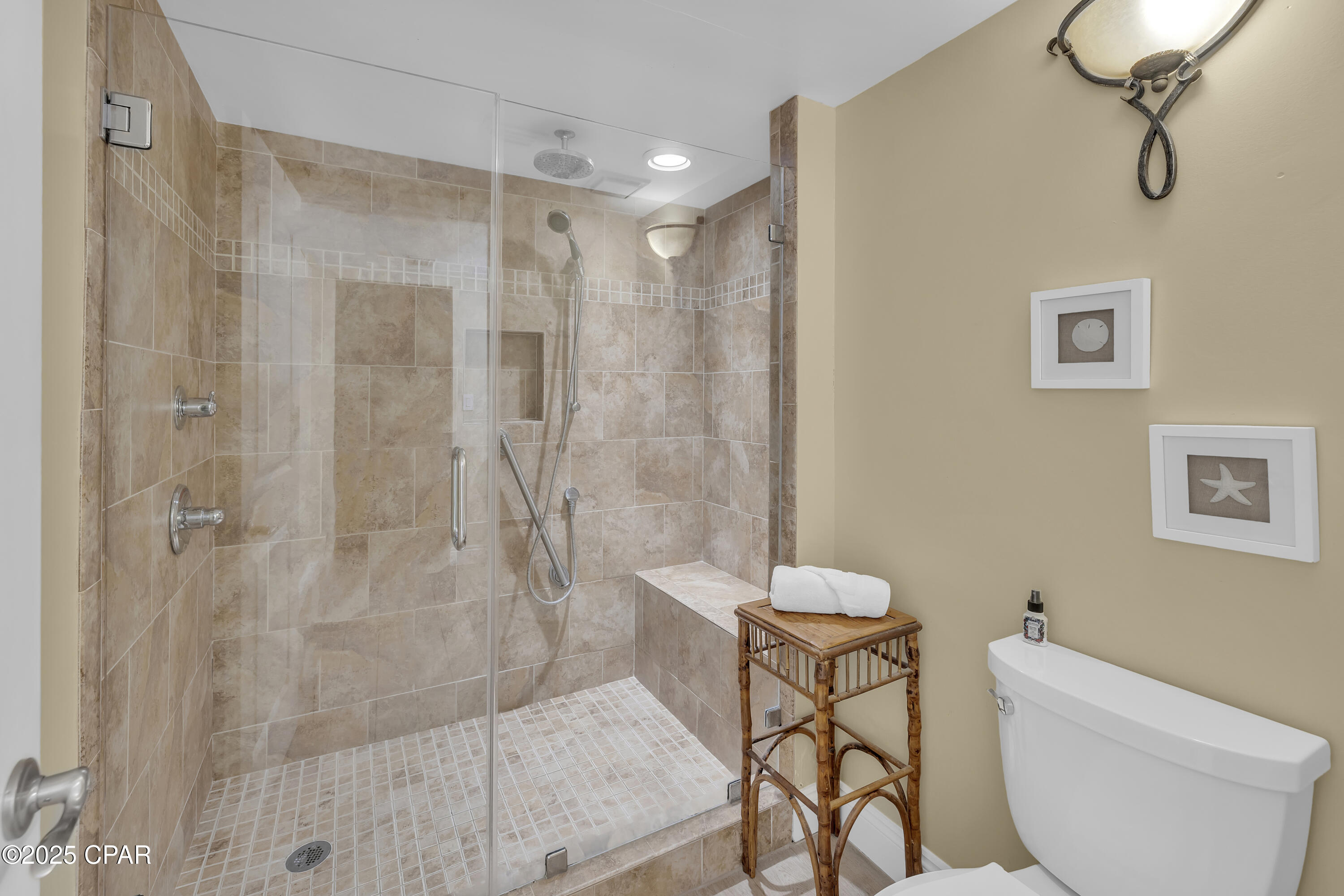 Bq_2two_jwew4ebpbcmxmpcunb3qvfl3qgzttrurqlo