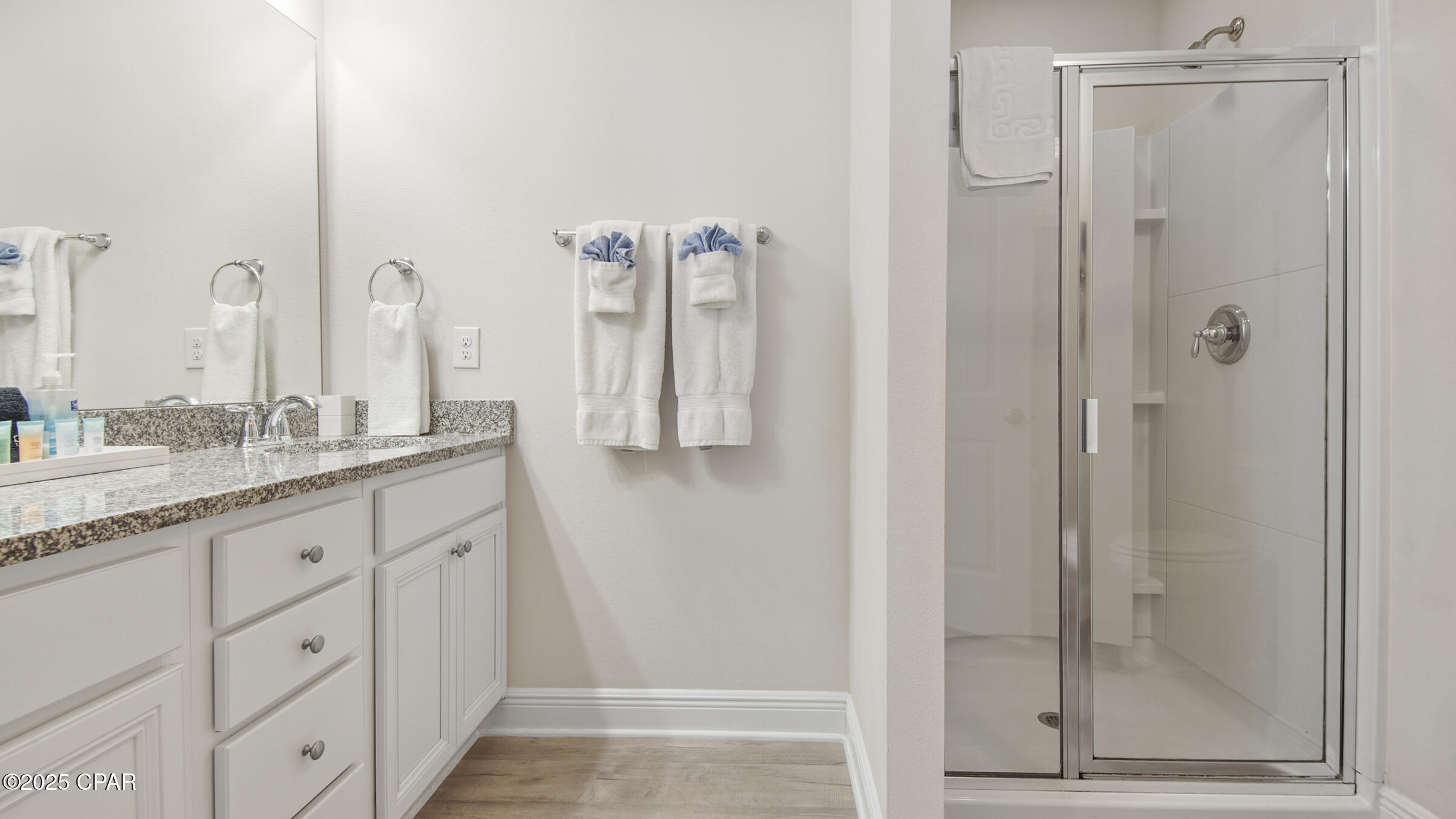 By7tkjn6c6x6plw94zv8y_41eo9b5 Lyqnftwytezno