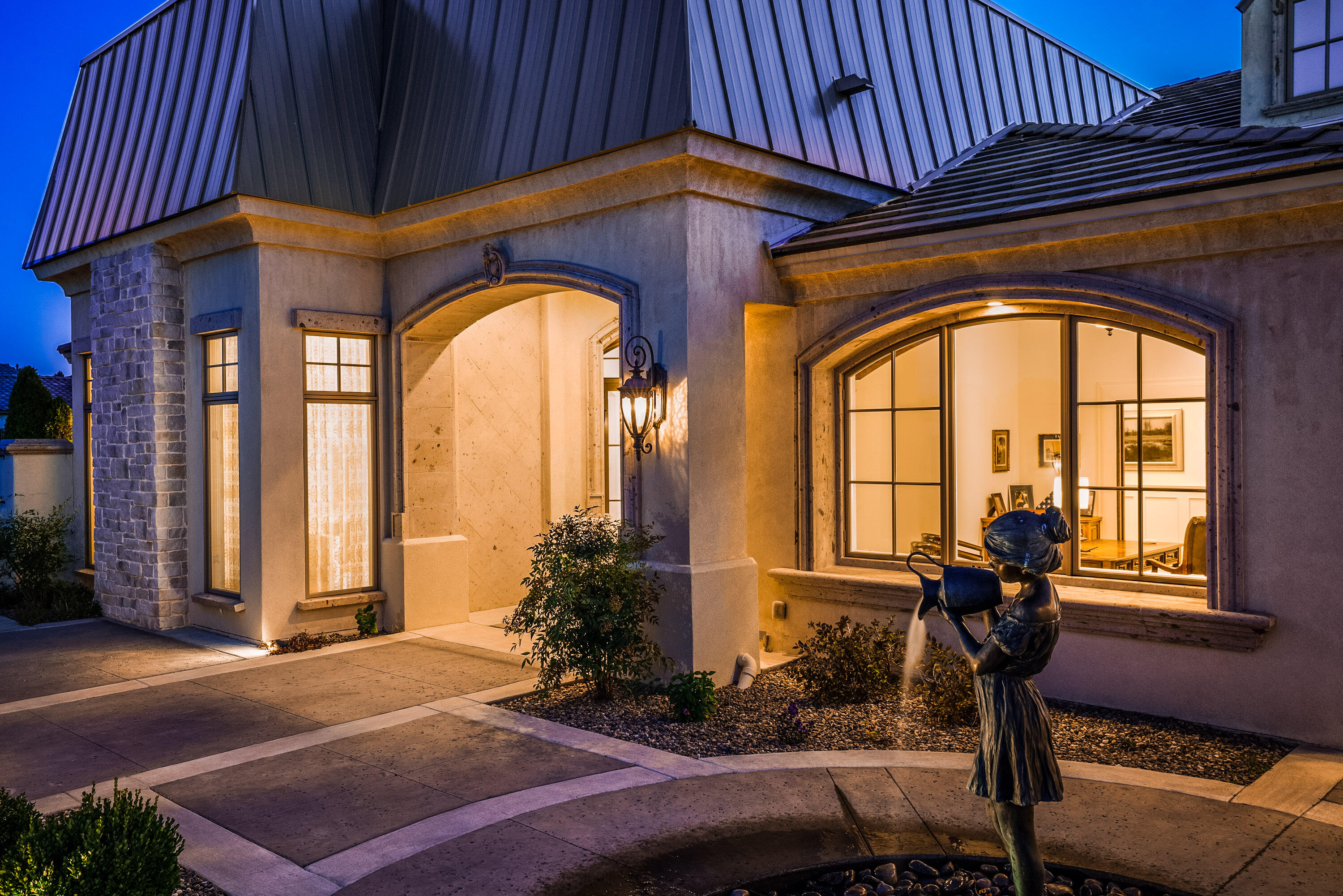 9505 LYNDALE Lane NW 