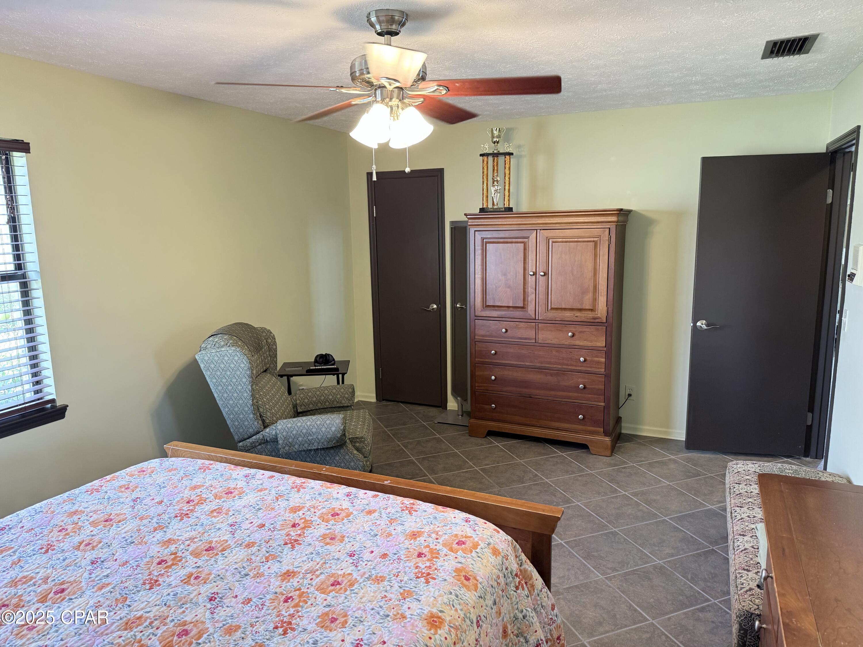 Ef7j66cybxle7lr3w9l1c45emw4n63c_8tzxmngydz0