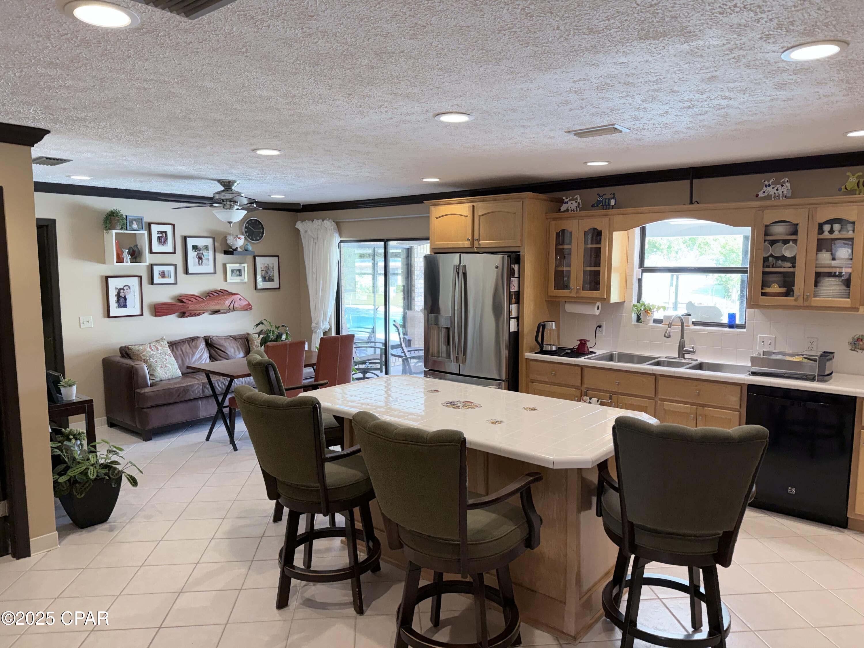 B0_tqe3txmhizi2klnr_bdm0j3eddx8rp5x2tjonxzo