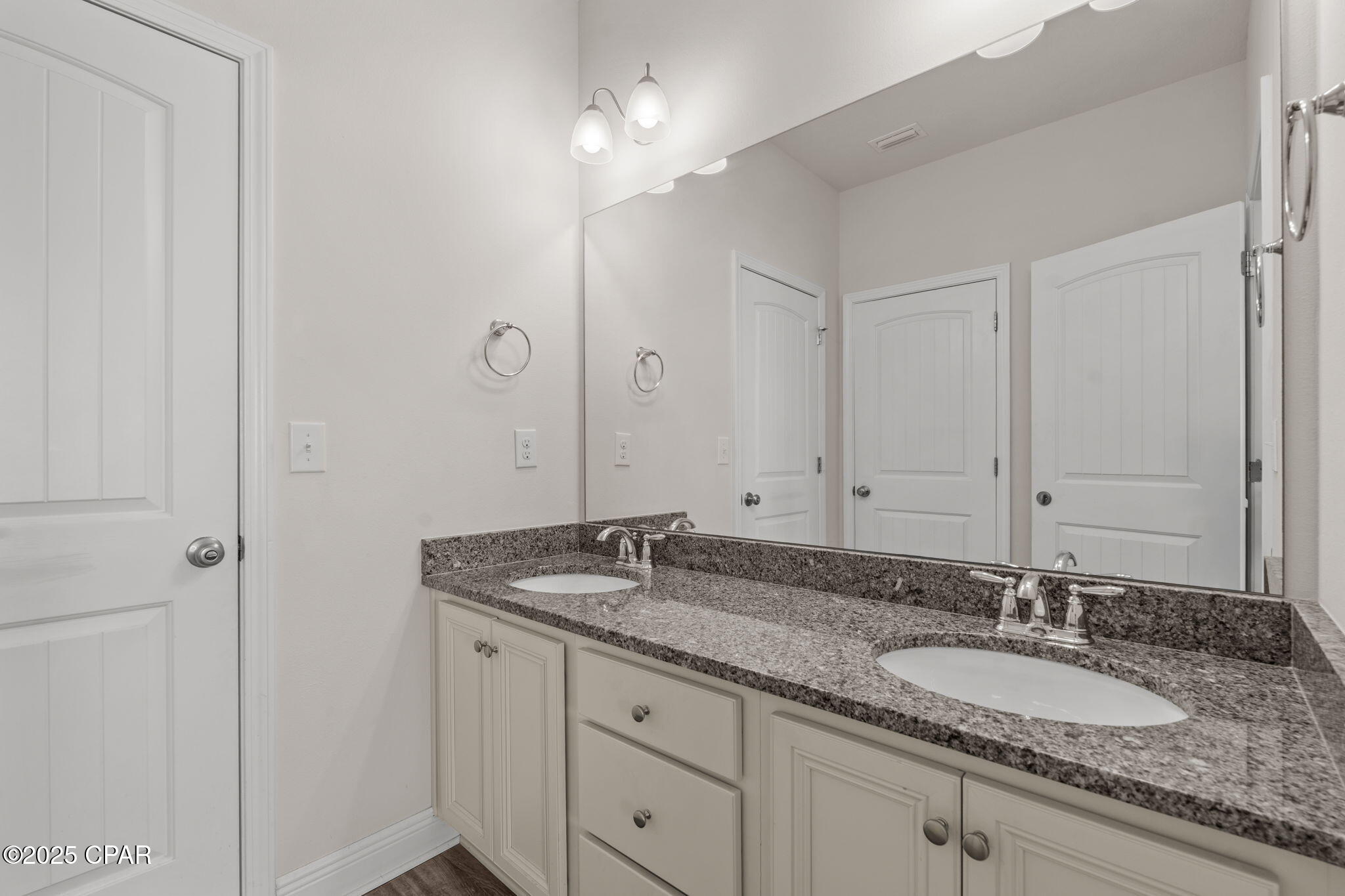 J79b8s5qkuxxpfpiyg7yft_gqylzefejhcopyp Ceeo