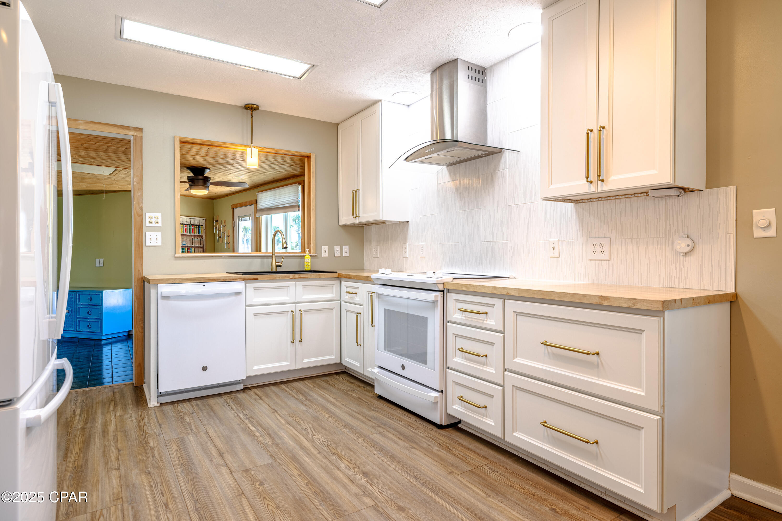 Bgkr_ivnym3ddf2hjgz3s3lsmemp7tmvf4pq30m_hys