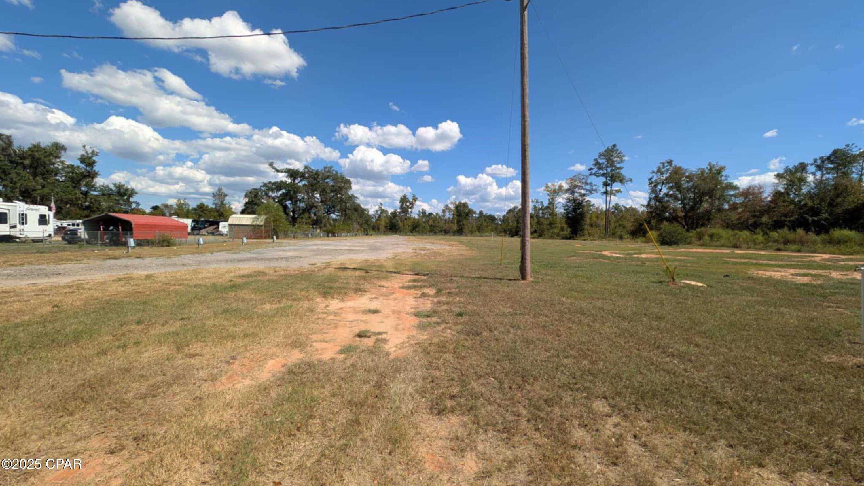 Listing photo id 10 for 2046 Florida 71