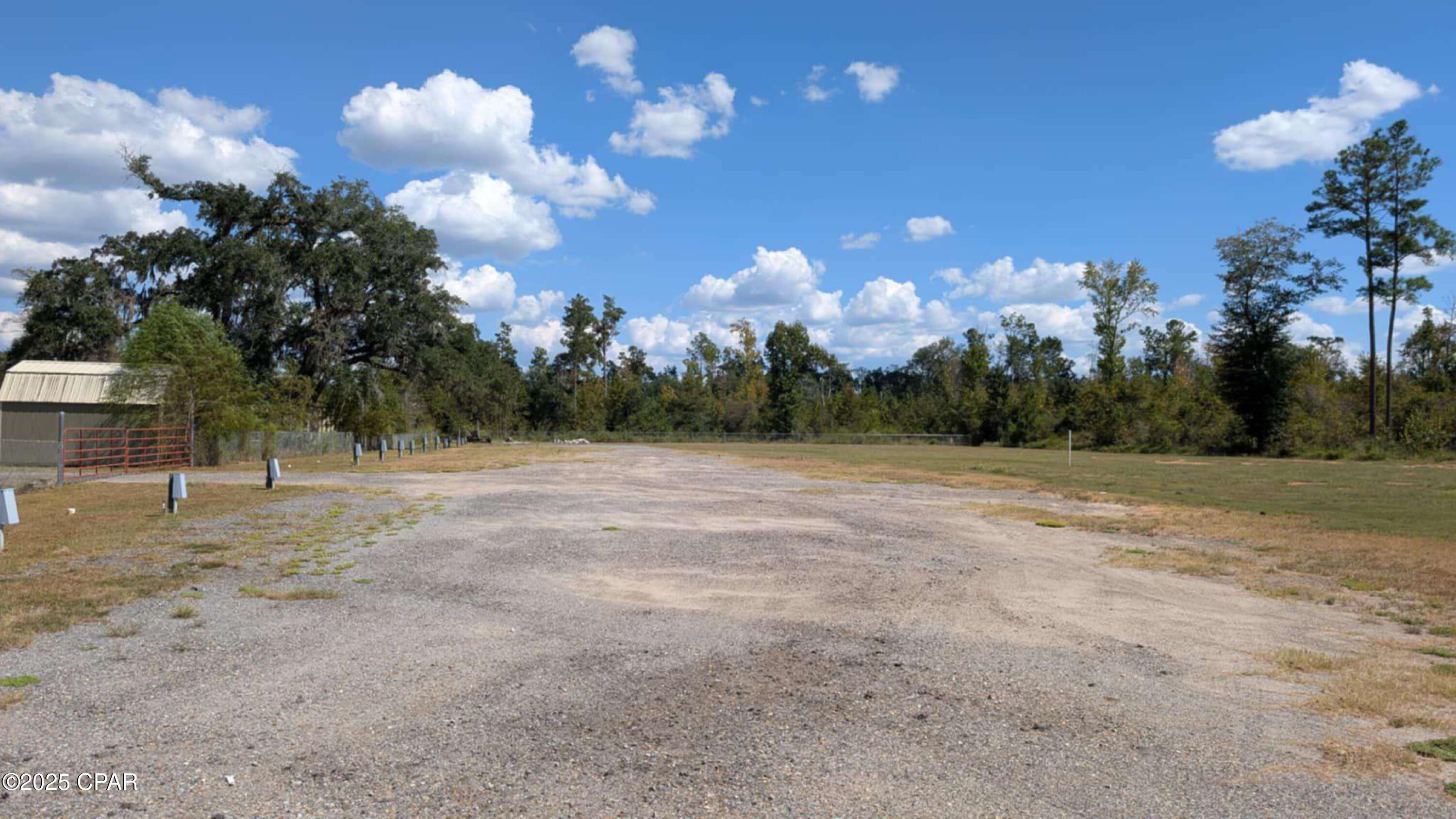 Listing photo id 14 for 2046 Florida 71