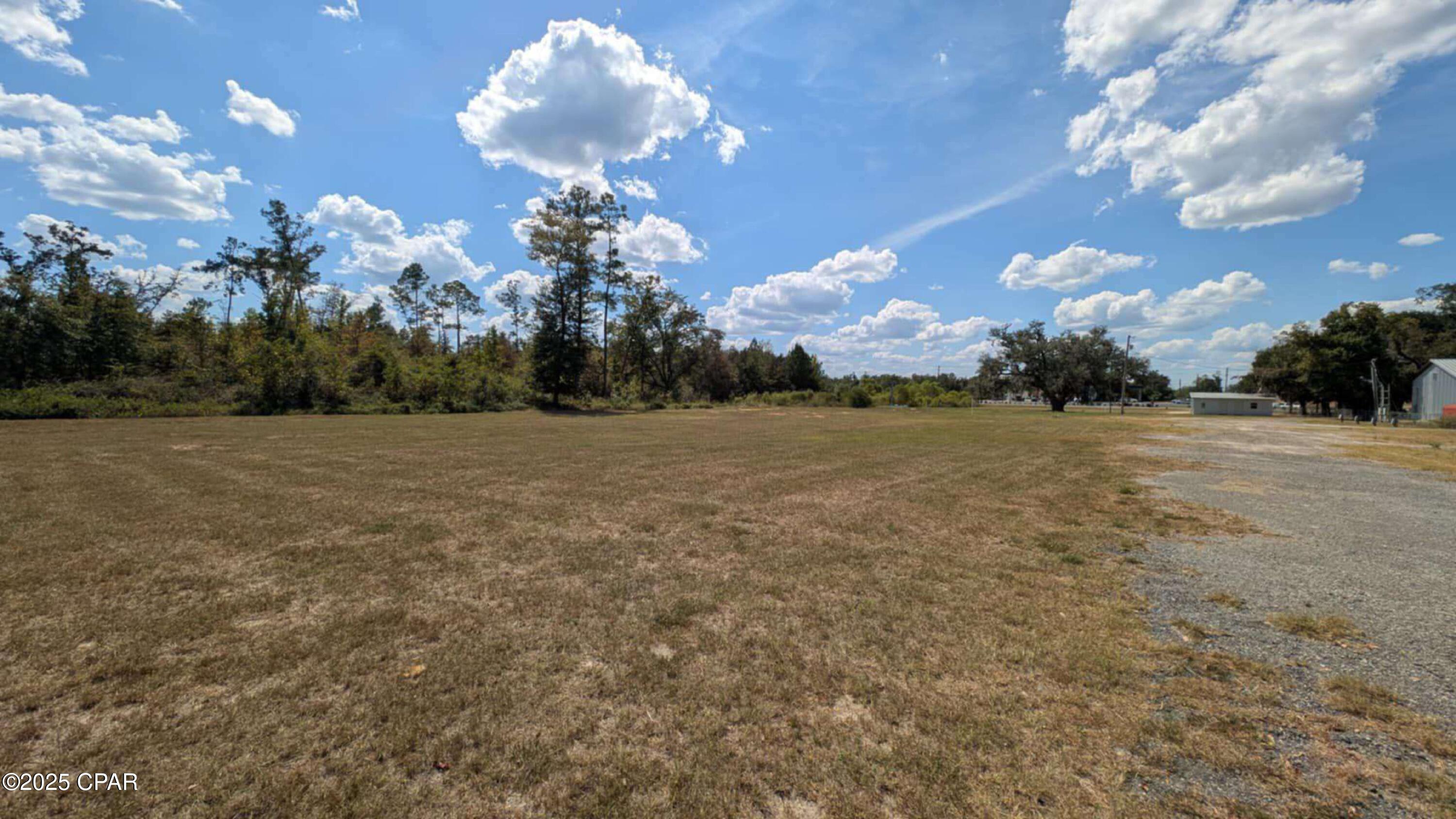 Listing photo id 18 for 2046 Florida 71