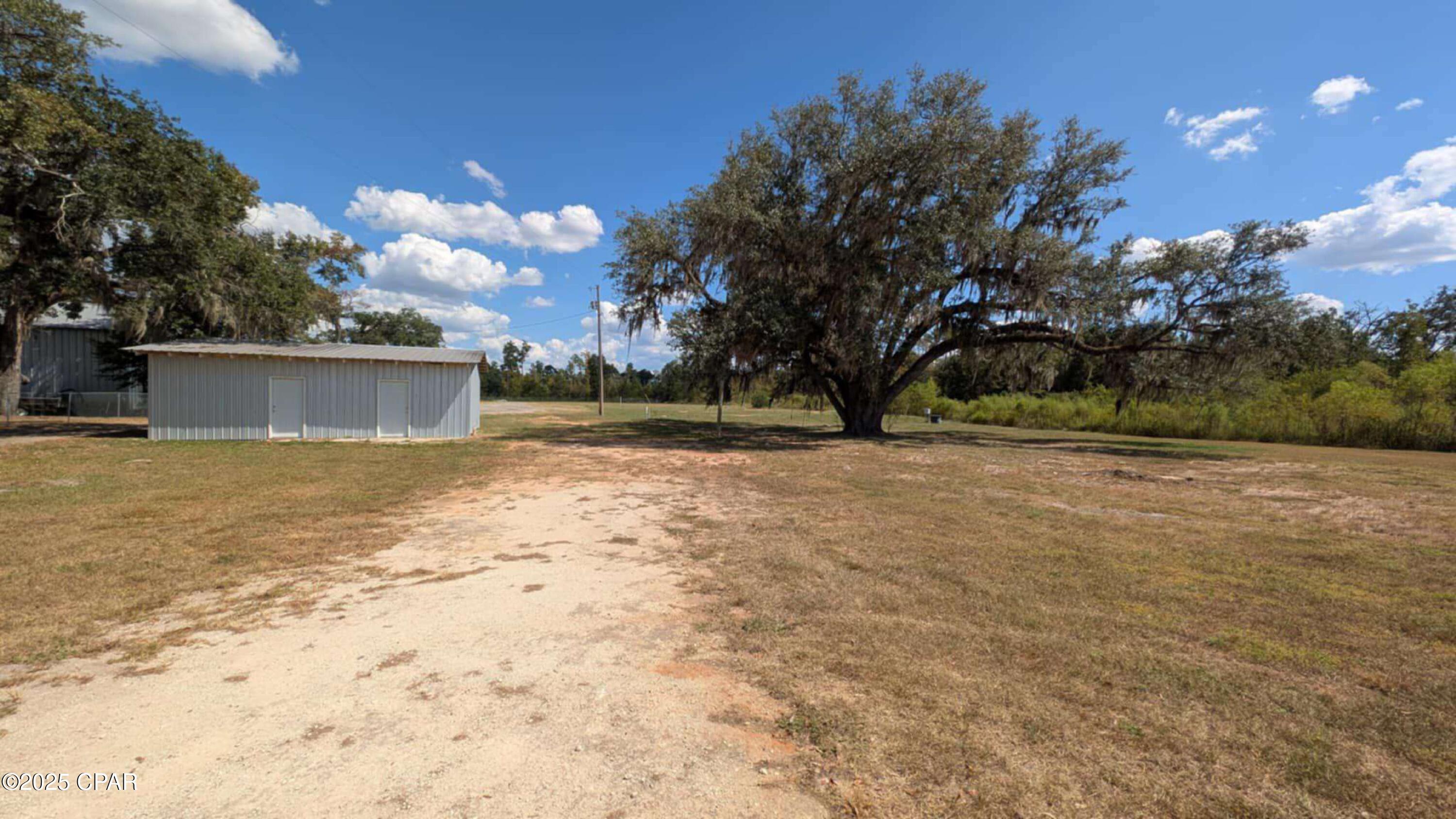 Listing photo id 29 for 2046 Florida 71