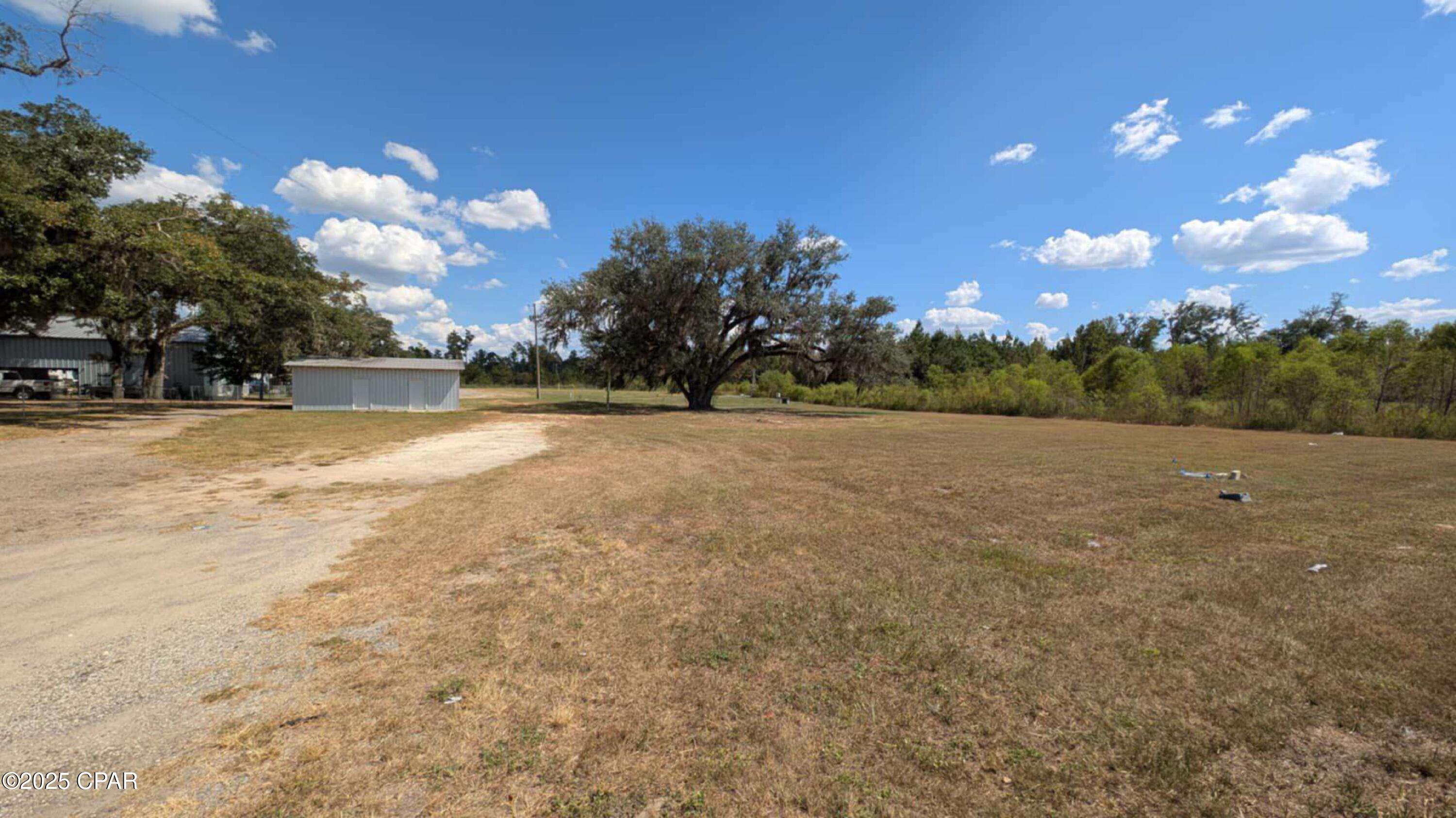 Listing photo id 3 for 2046 Florida 71