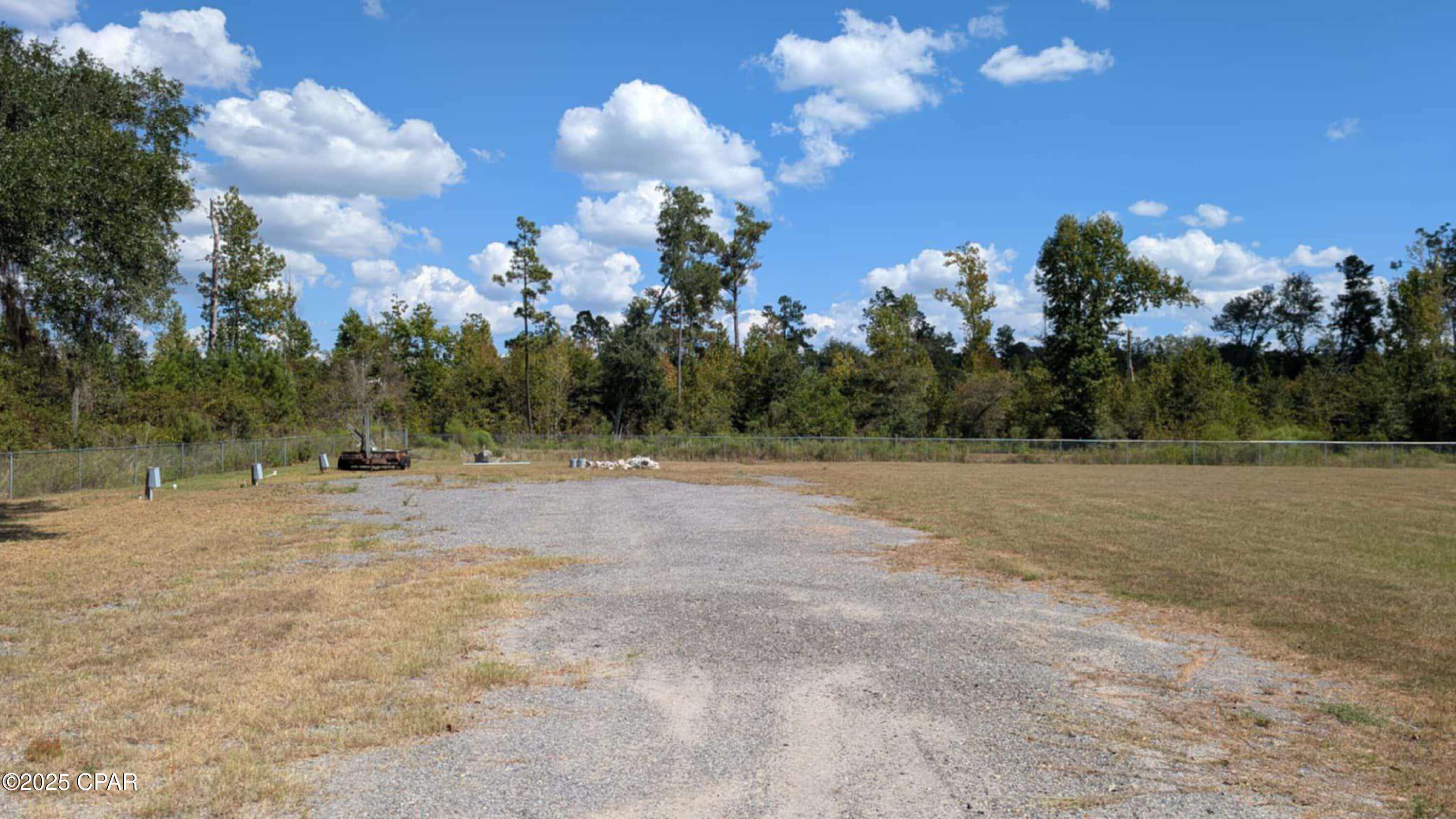 Listing photo id 32 for 2046 Florida 71