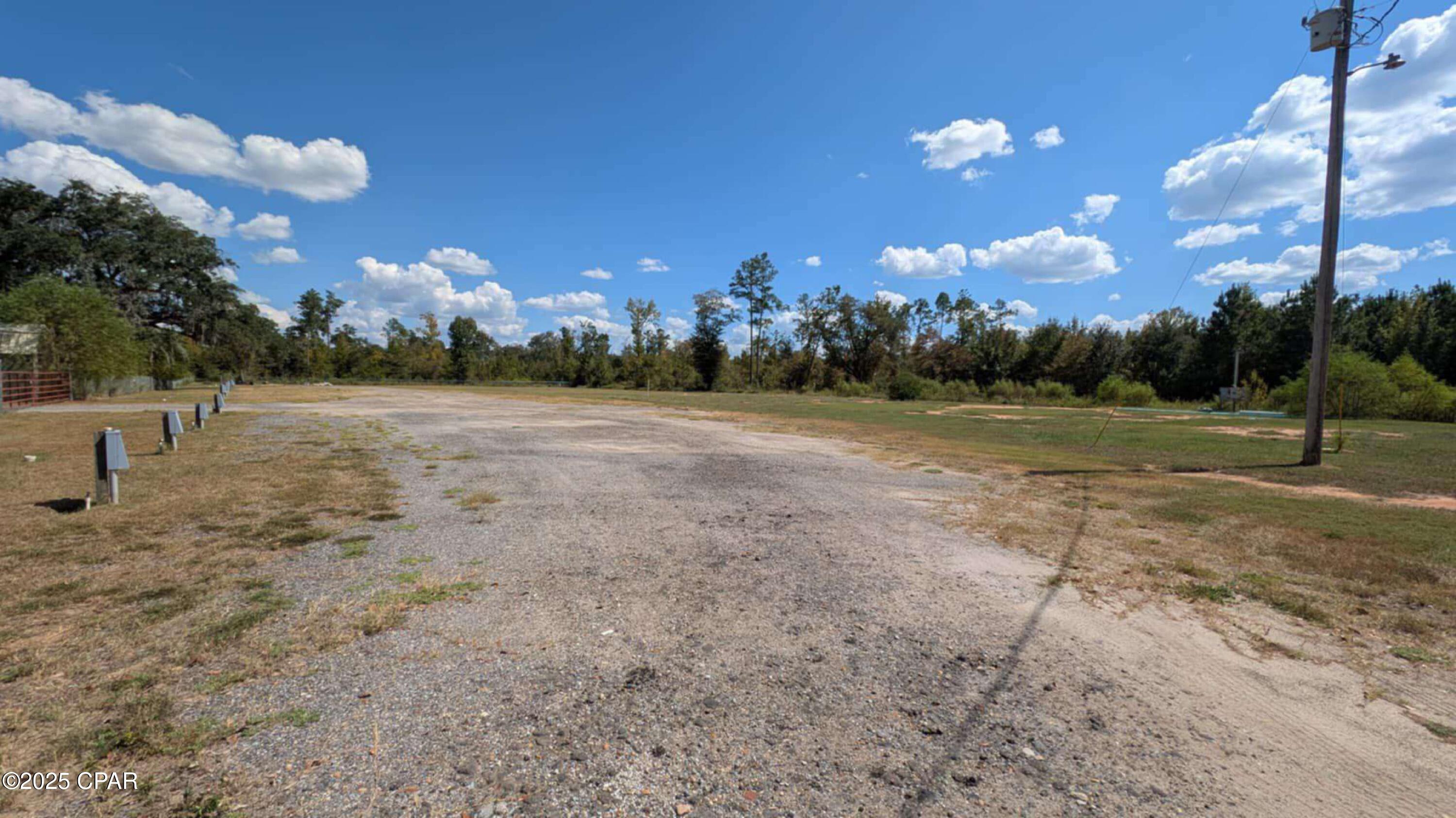 Listing photo id 6 for 2046 Florida 71