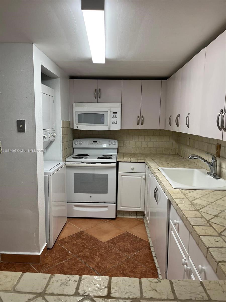 Samari Lake East Condo