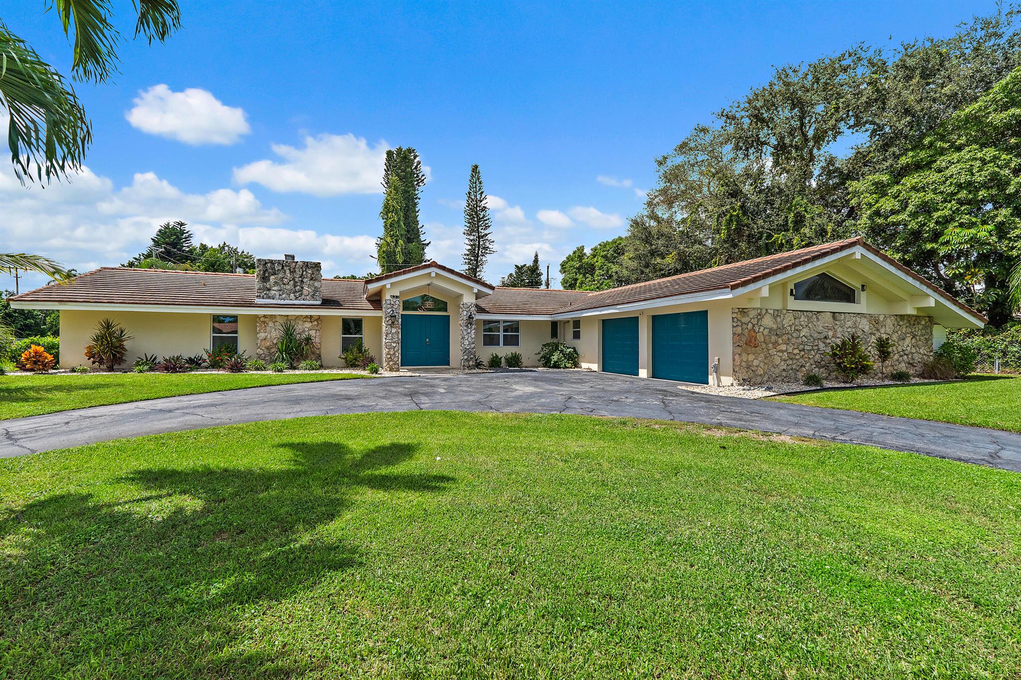 437 Country Club Drive, Atlantis, Florida 33462