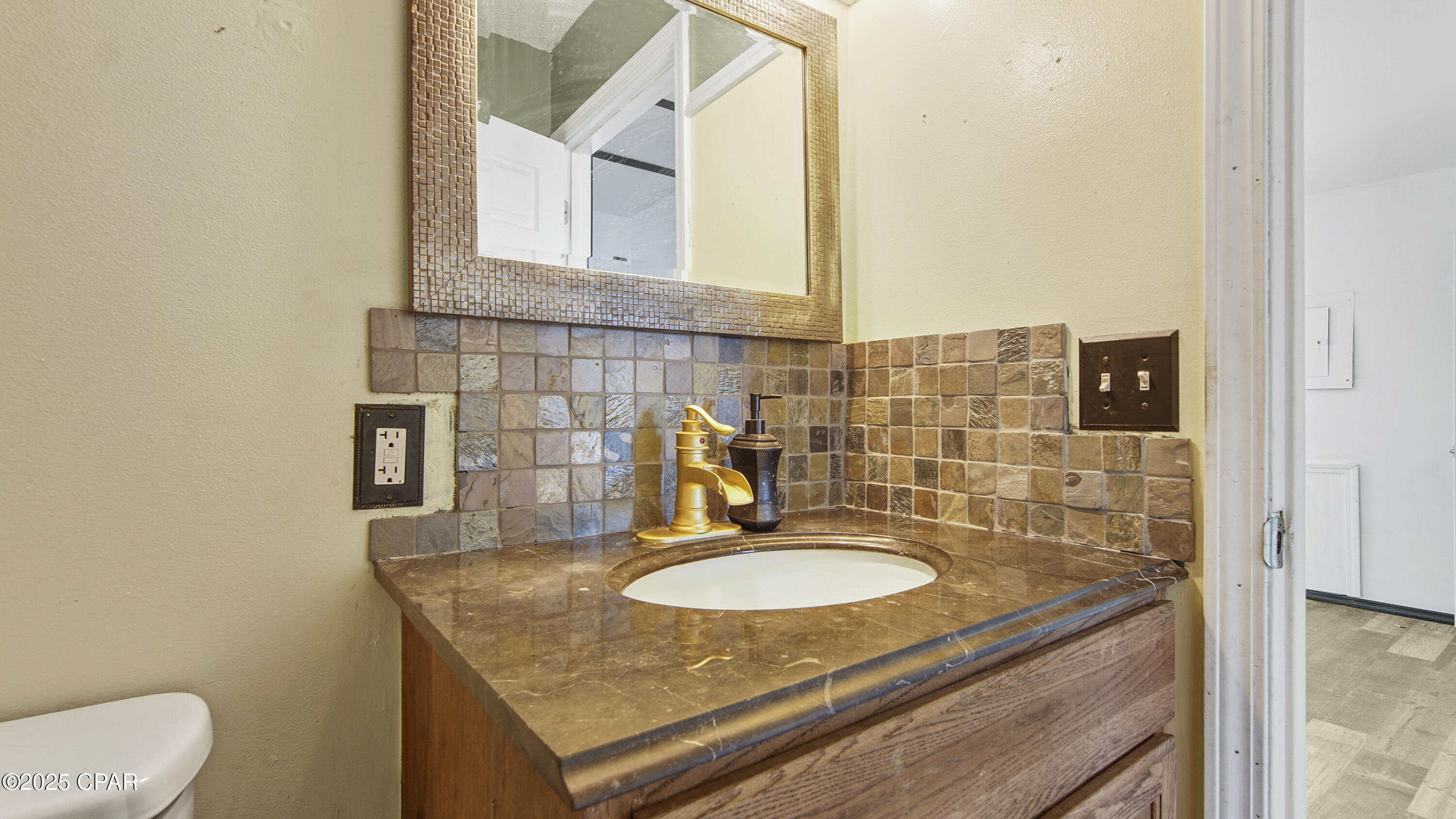 Image 19 For 816 Transmitter Road