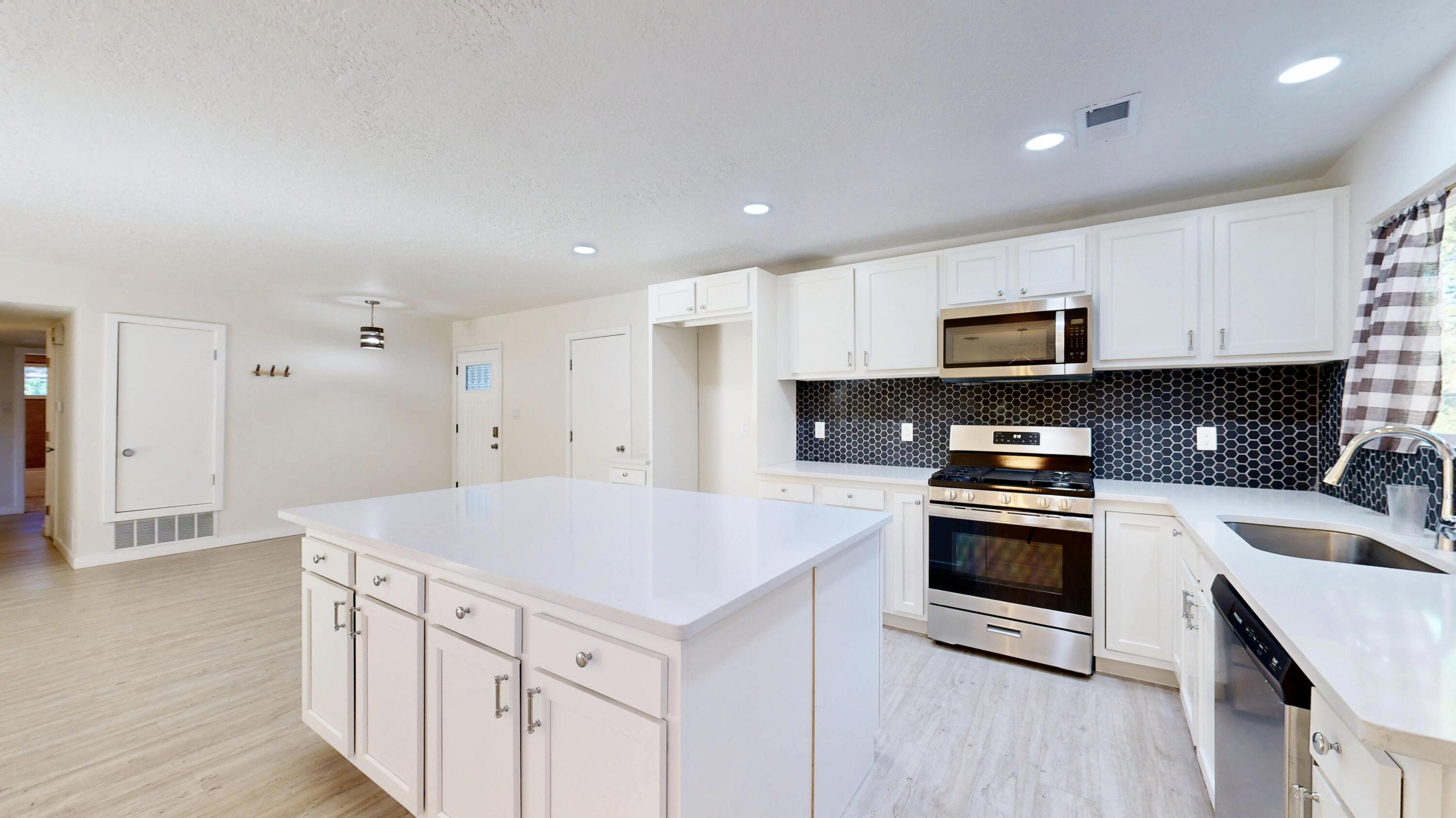 2600 Elwood Place NE 