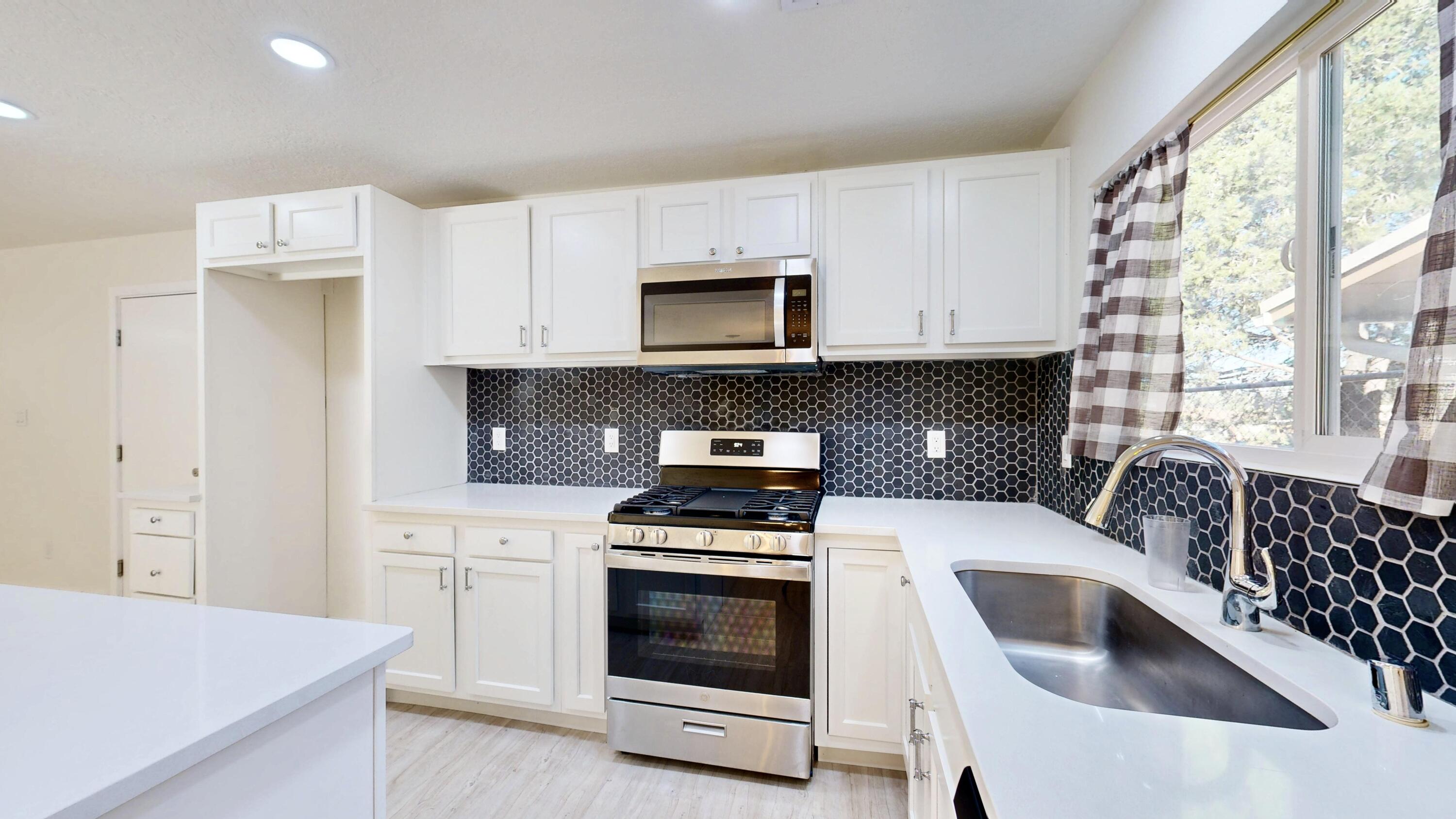 2600 Elwood Place NE 