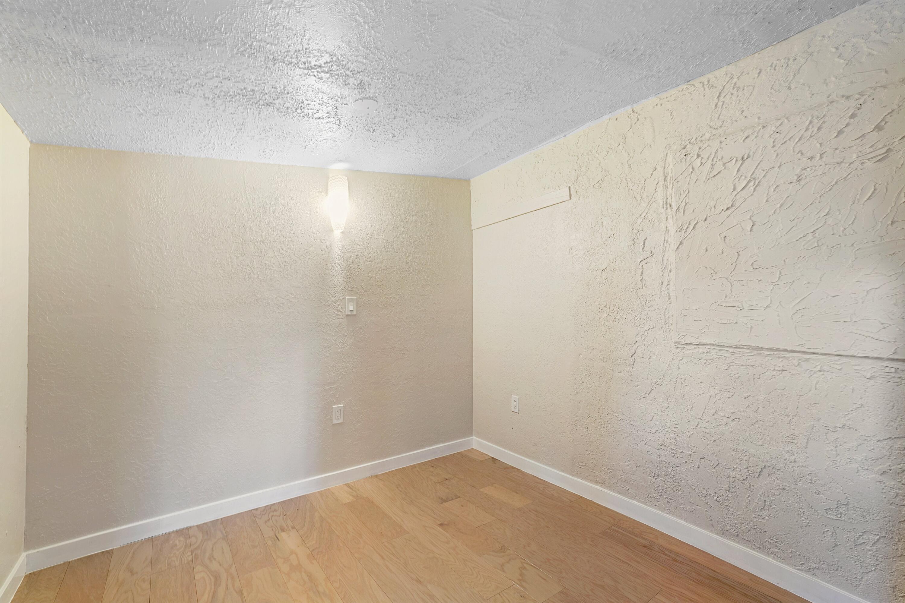 1011 EDITH Boulevard NE A-D 