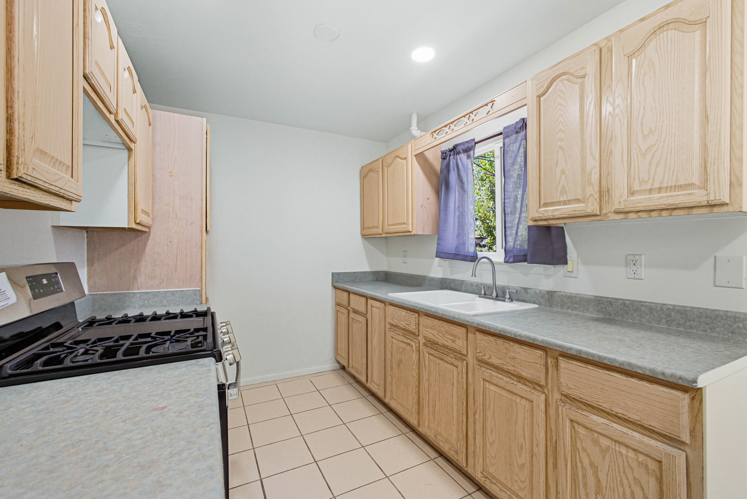 12805 TURQUOISE Avenue NE Home Office