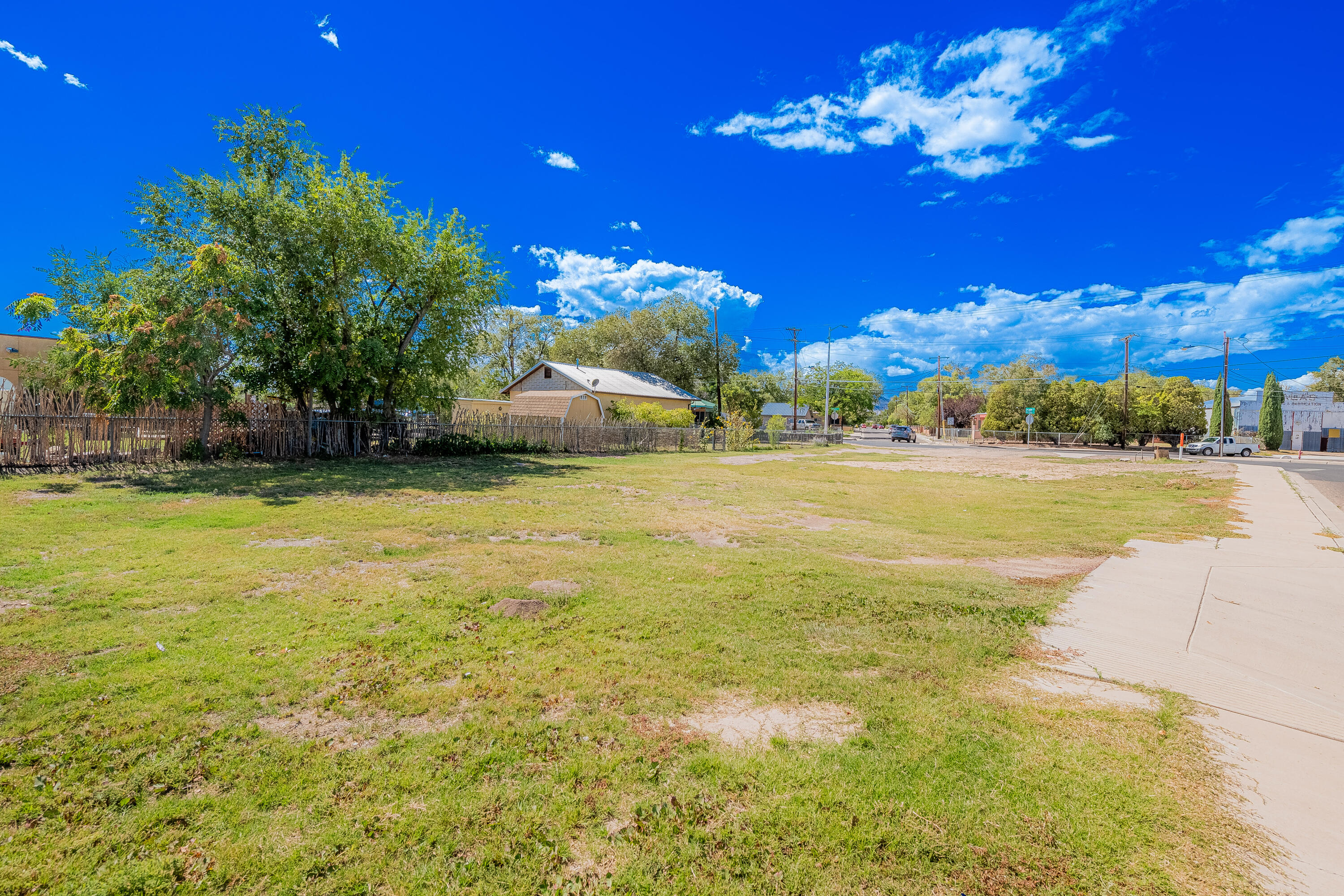 344 LOS LENTES Road SE 