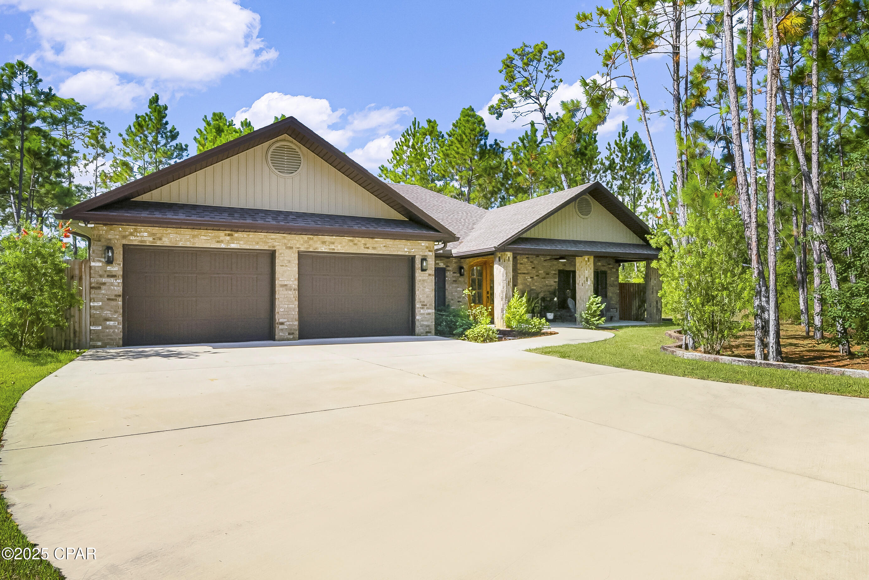 Image 2 For 112 White Oaks Boulevard
