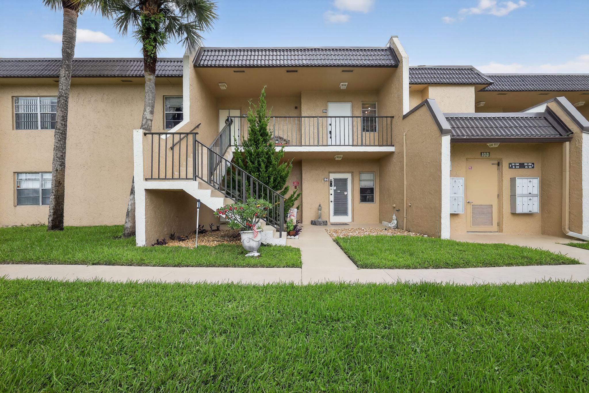 Golden Lakes Village Cond