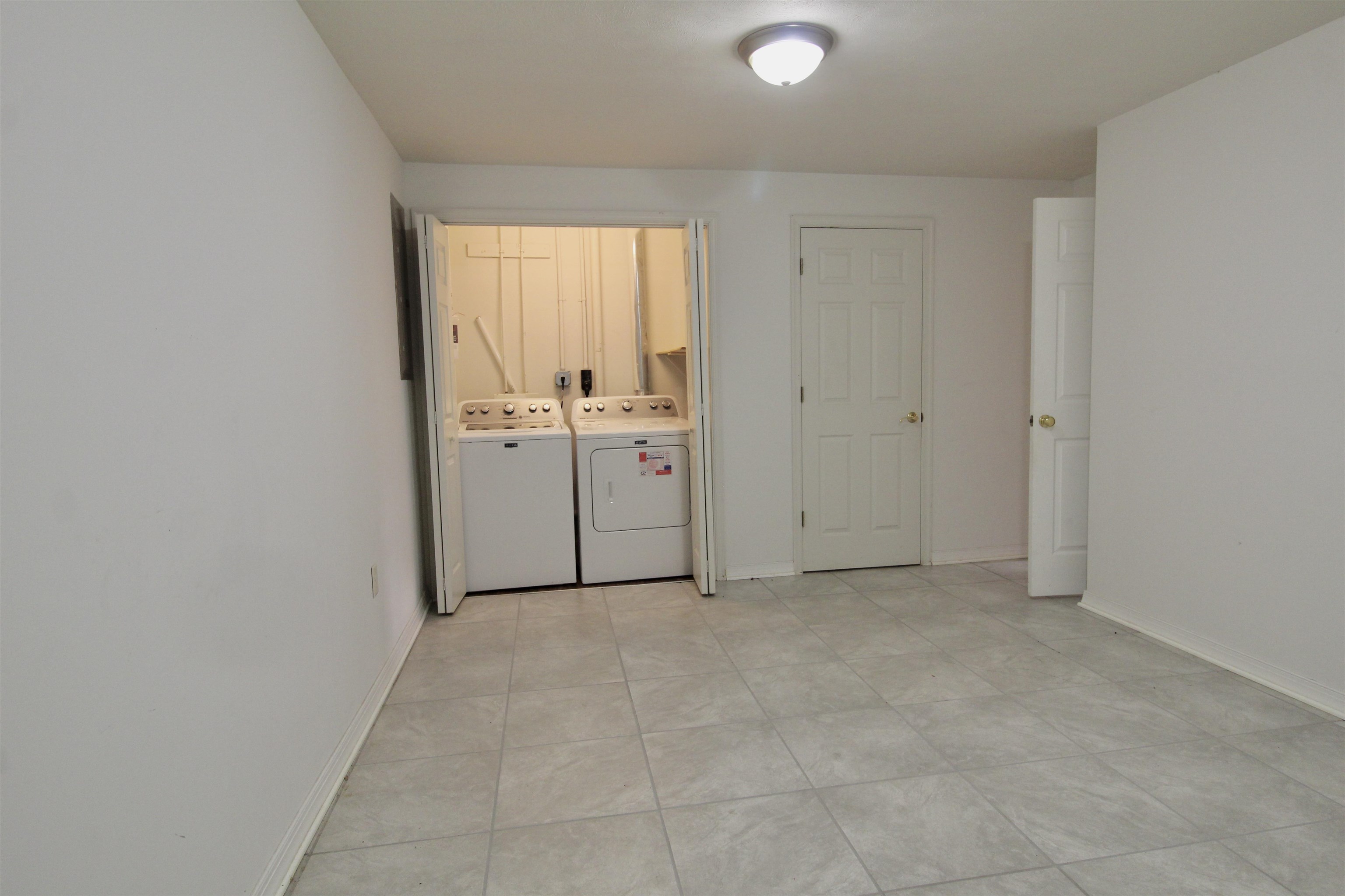 2911 Diamond Spring Ln