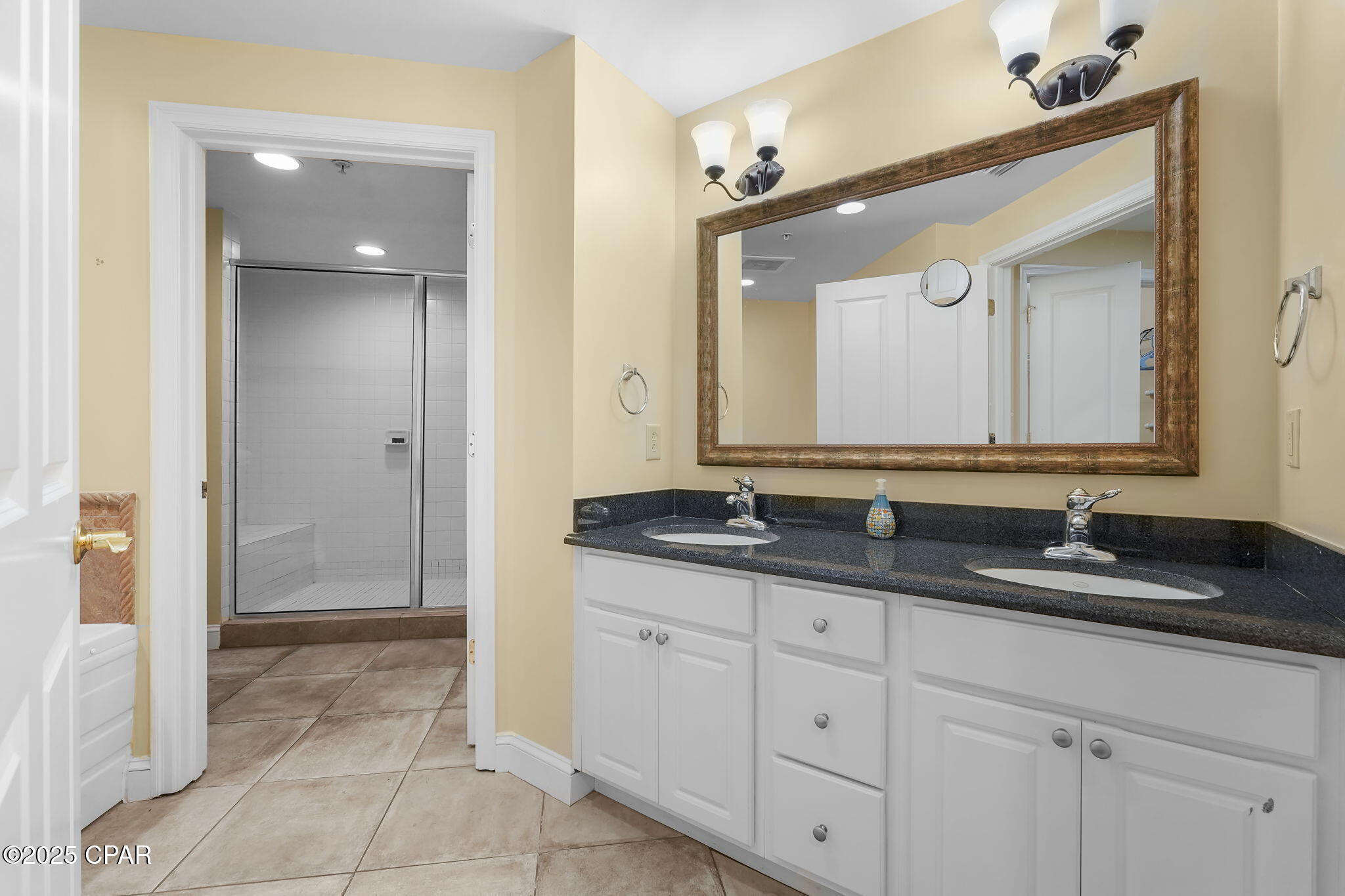 B5fzptux Ly2kpdkbjje4rneiecjjxcswwh1oczpq8s