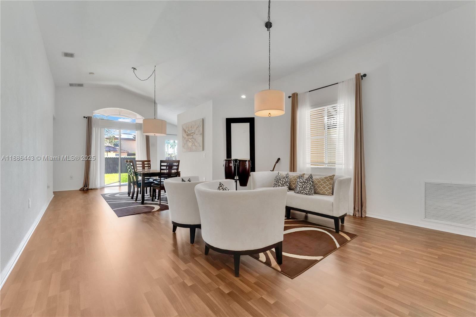 Ventanas At Homestead