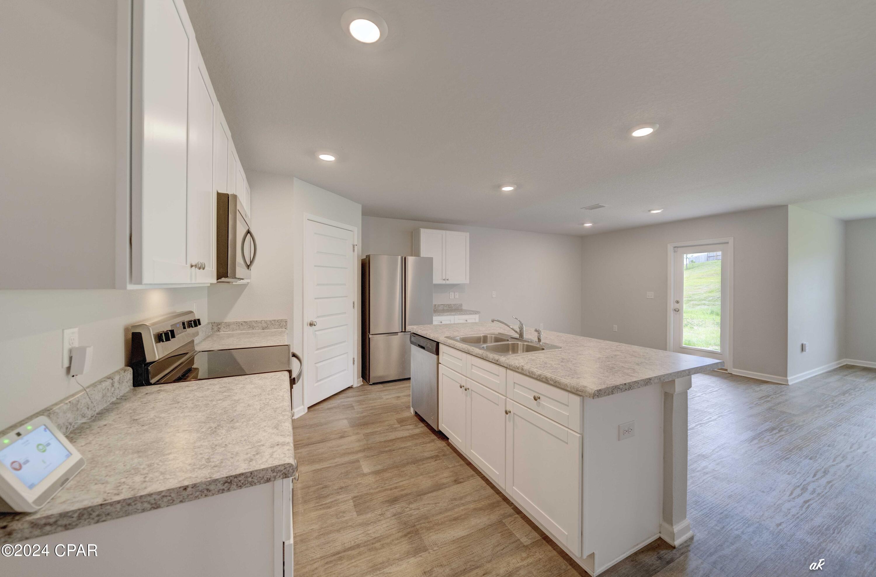 Xuz Efmaw9cnzi_h8x_kumqyp2opcknjg Gc3hp1nvc