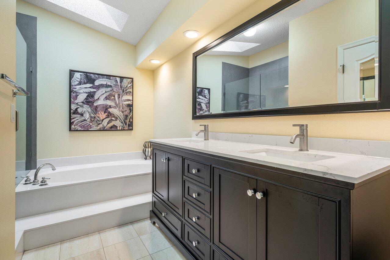 Photo 27 of home located at 17 Via Aurelia, Palm Beach Gardens FL